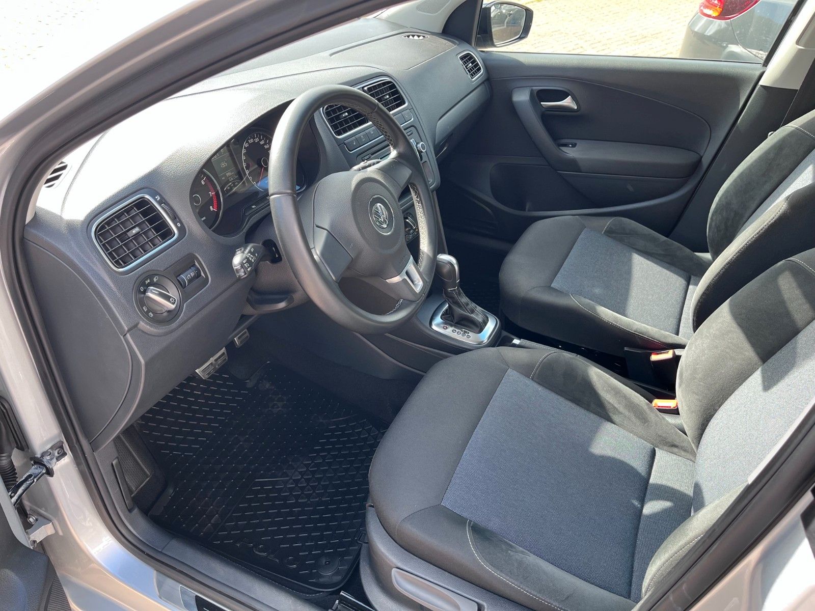 Fahrzeugabbildung Volkswagen Polo V Style Automatik +Neuzustand/Sitzheizung+