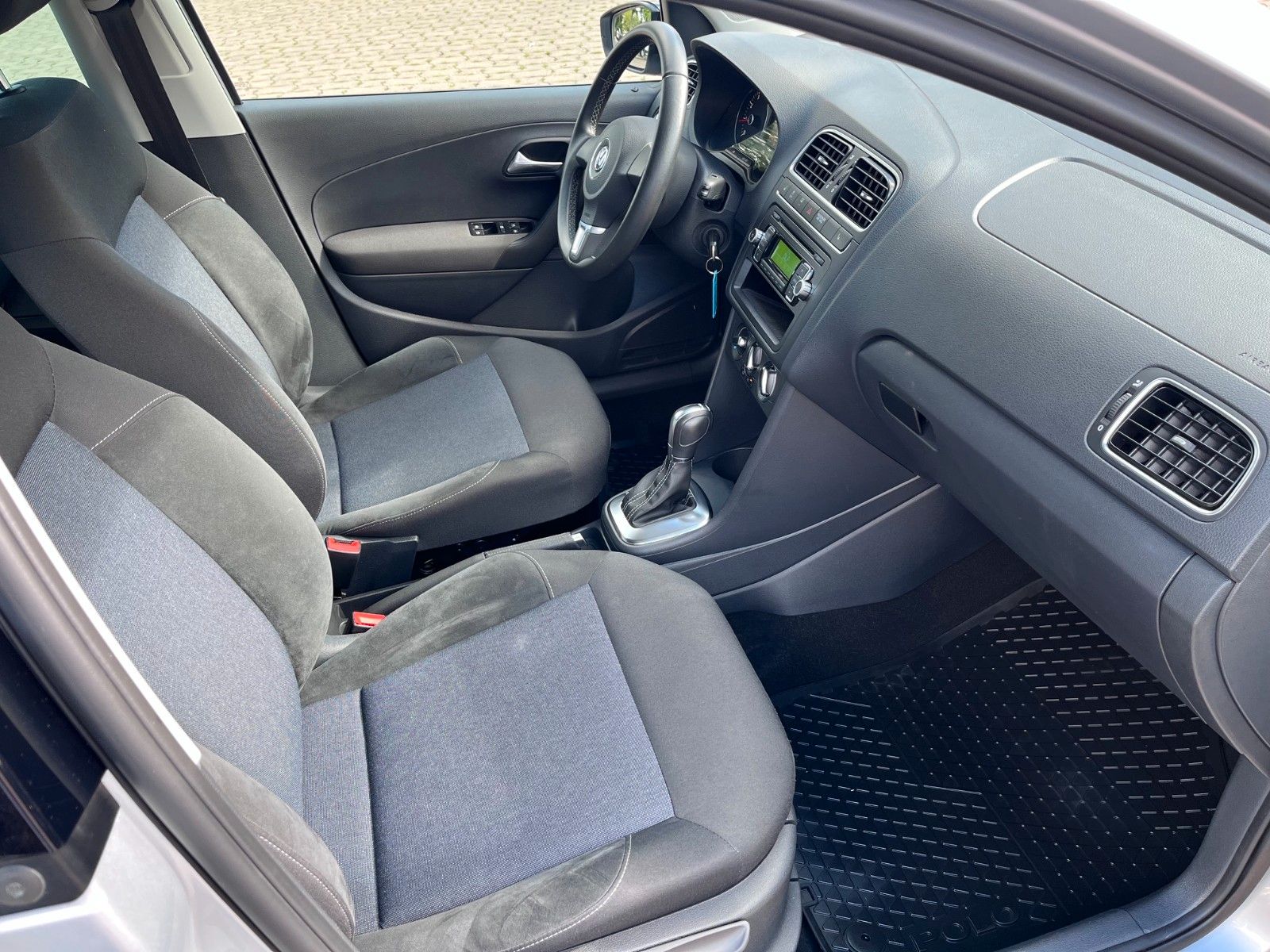 Fahrzeugabbildung Volkswagen Polo V Style Automatik +Neuzustand/Sitzheizung+