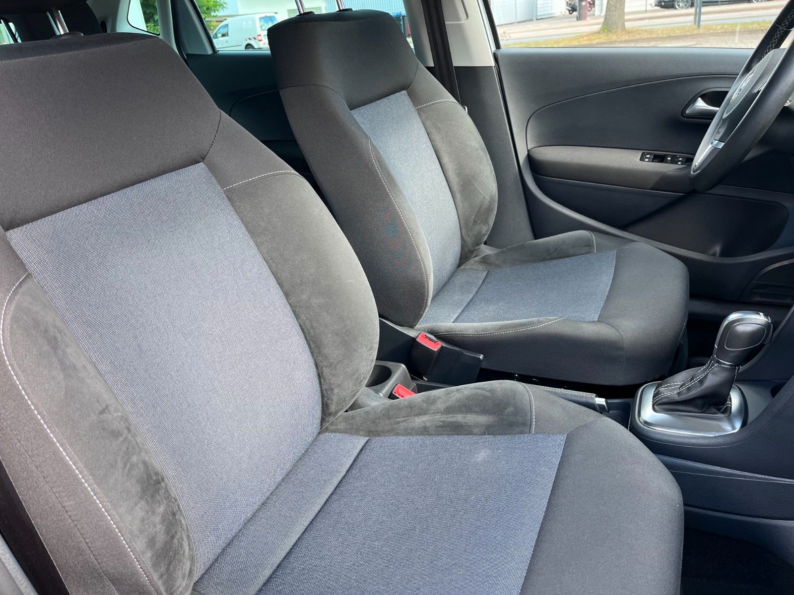 Fahrzeugabbildung Volkswagen Polo V Style Automatik +Neuzustand/Sitzheizung+