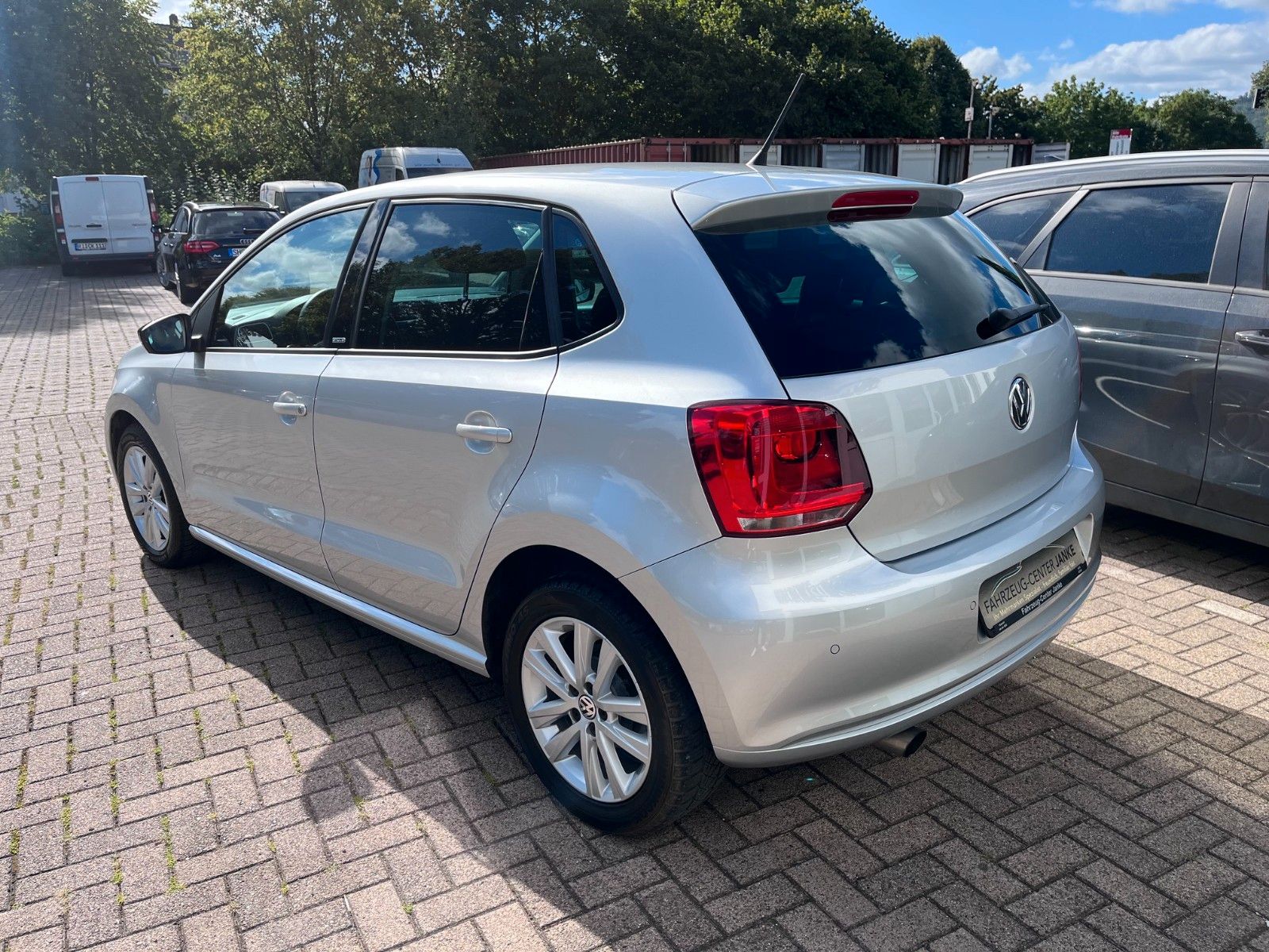 Fahrzeugabbildung Volkswagen Polo V Style Automatik +Neuzustand/Sitzheizung+