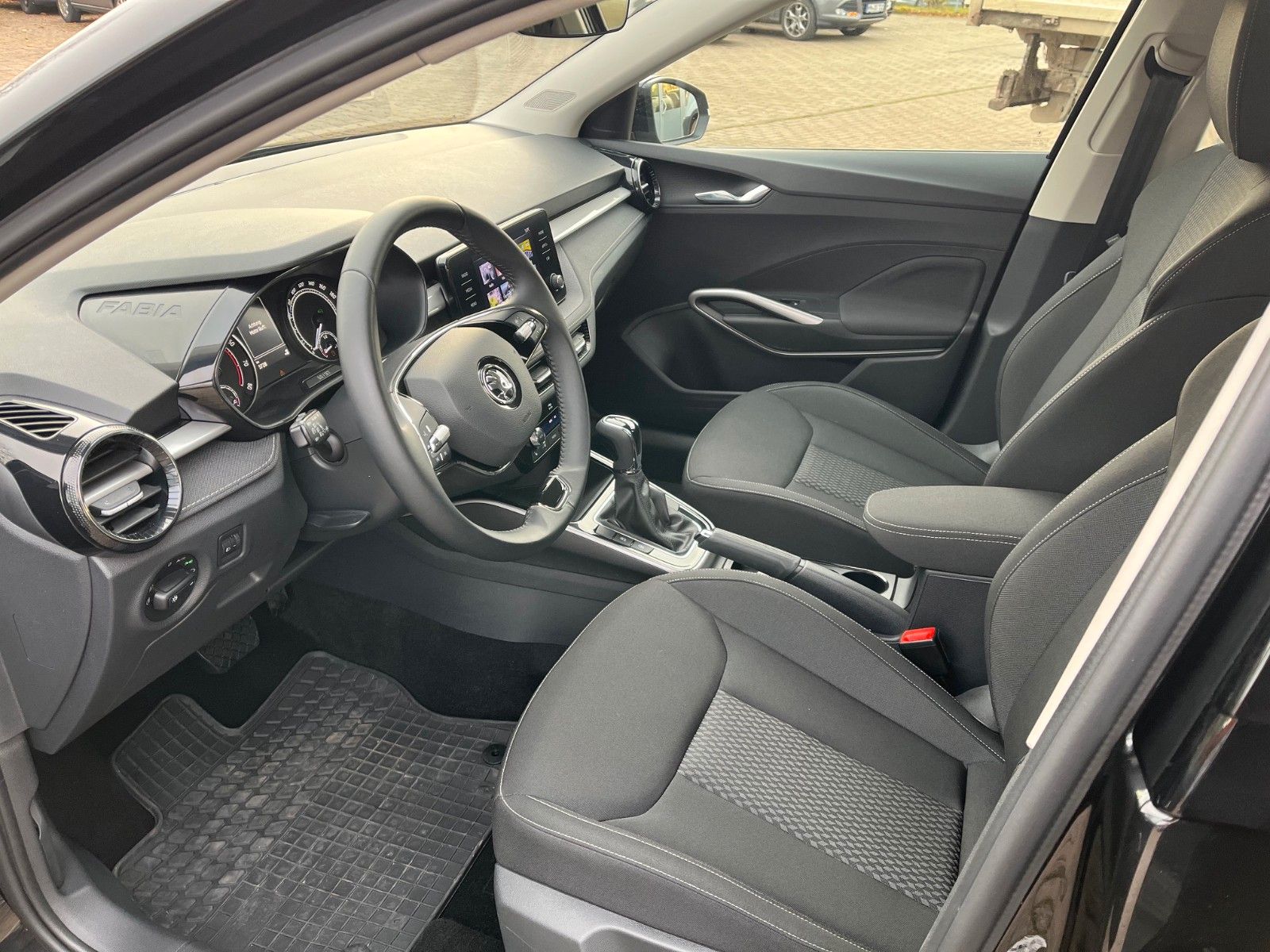 Fahrzeugabbildung SKODA Fabia Style DSG +LED/Carplay/Sitzheizung+