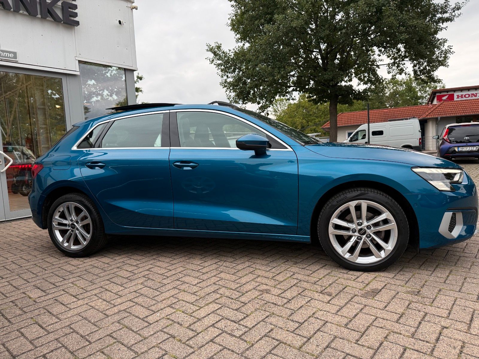 Fahrzeugabbildung Audi A3 Sportback 35TFSI advanced Pano,Matrix,App,PDC
