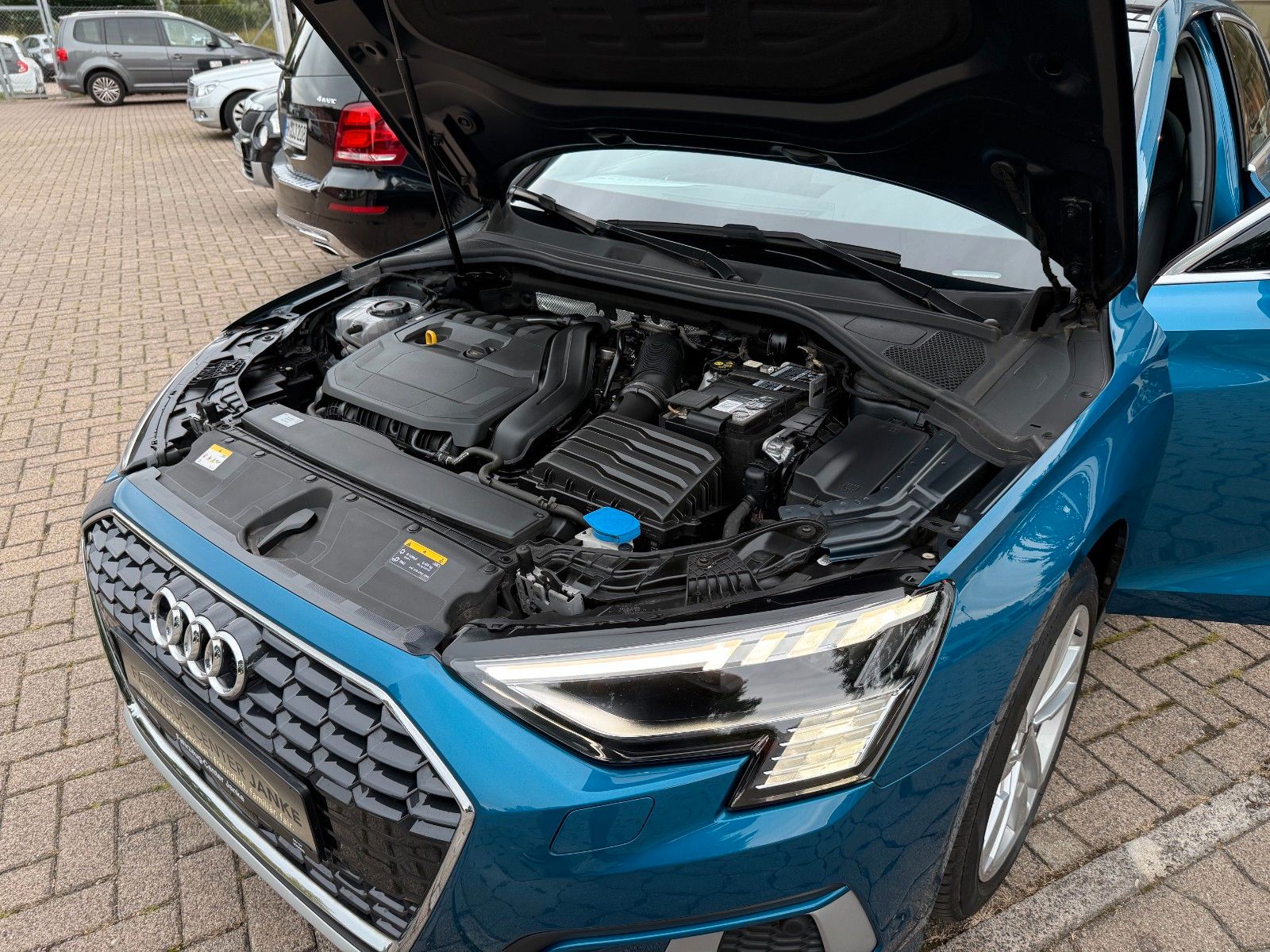 Fahrzeugabbildung Audi A3 Sportback 35TFSI advanced Pano,Matrix,App,PDC