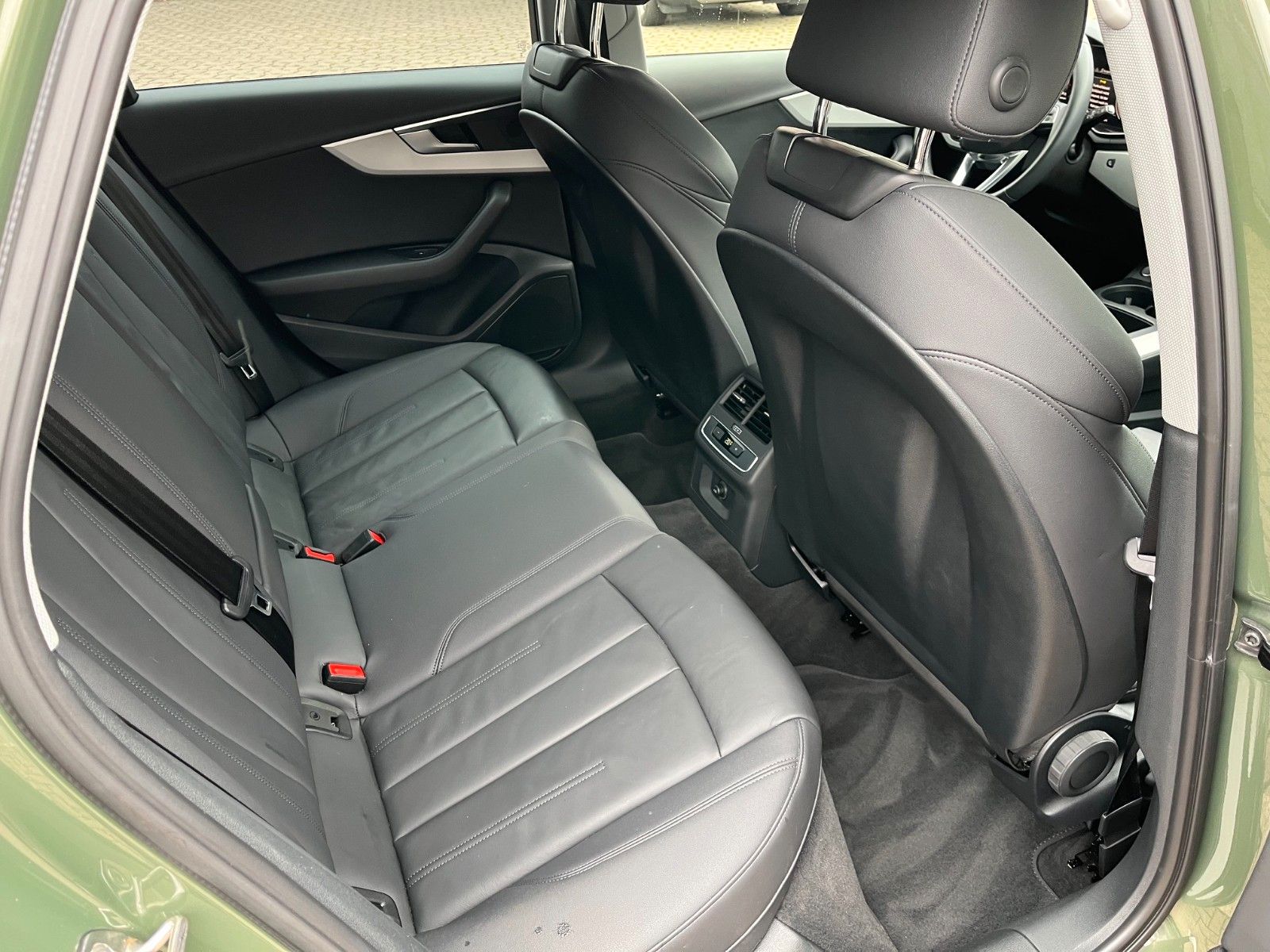 Fahrzeugabbildung Audi A4 Avant 40 TFSI +LED/Massage/Navi/Sitzheiz+