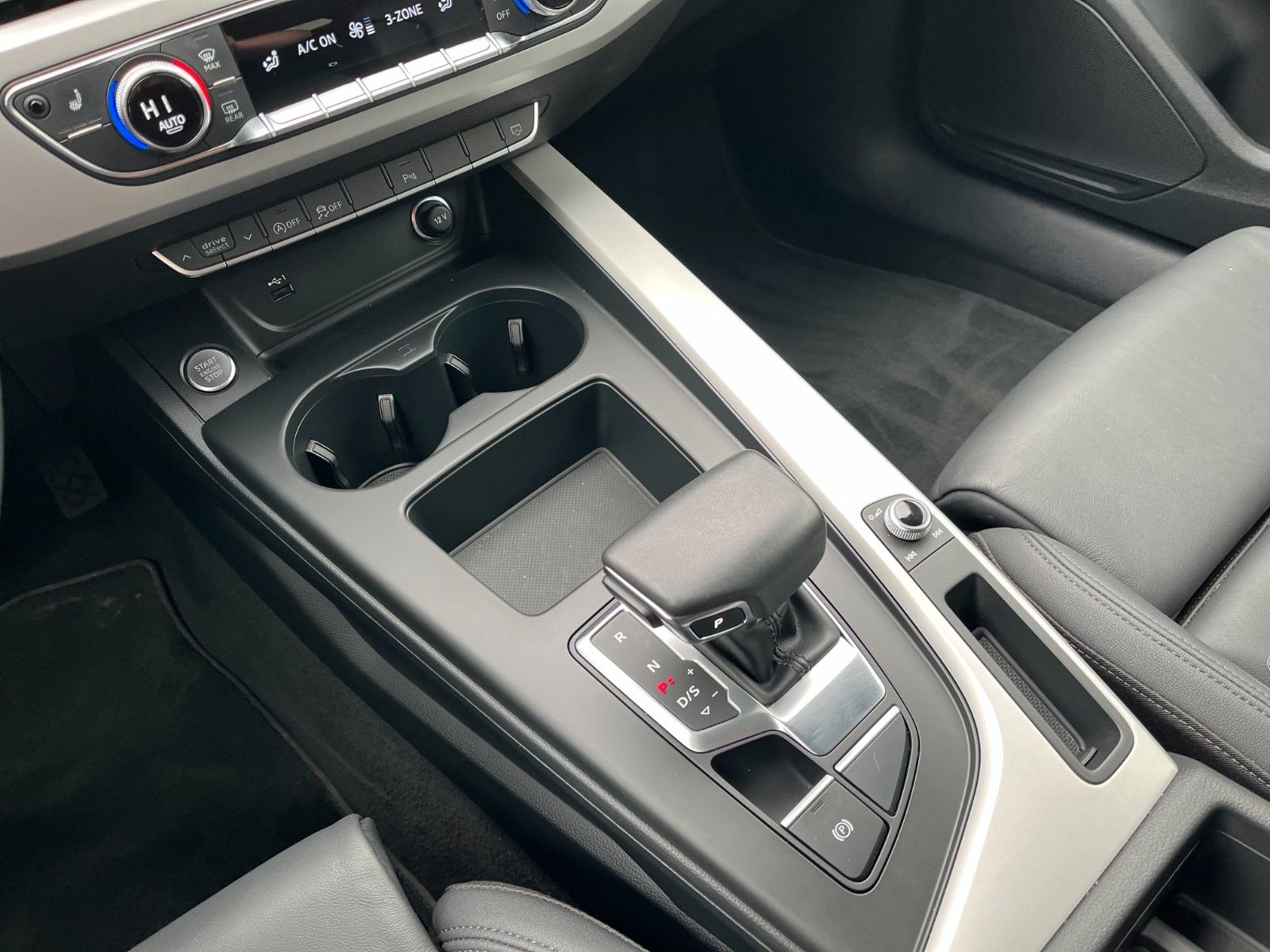 Fahrzeugabbildung Audi A4 Avant 40 TFSI +LED/Massage/Navi/Sitzheiz+
