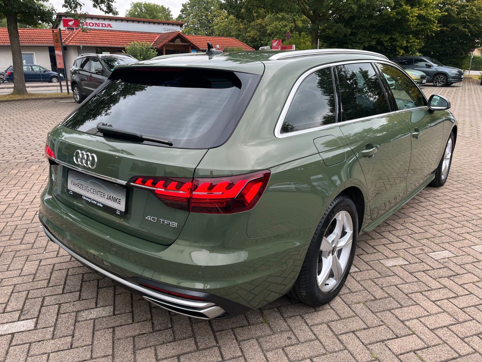Fahrzeugabbildung Audi A4 Avant 40 TFSI +LED/Massage/Navi/Sitzheiz+