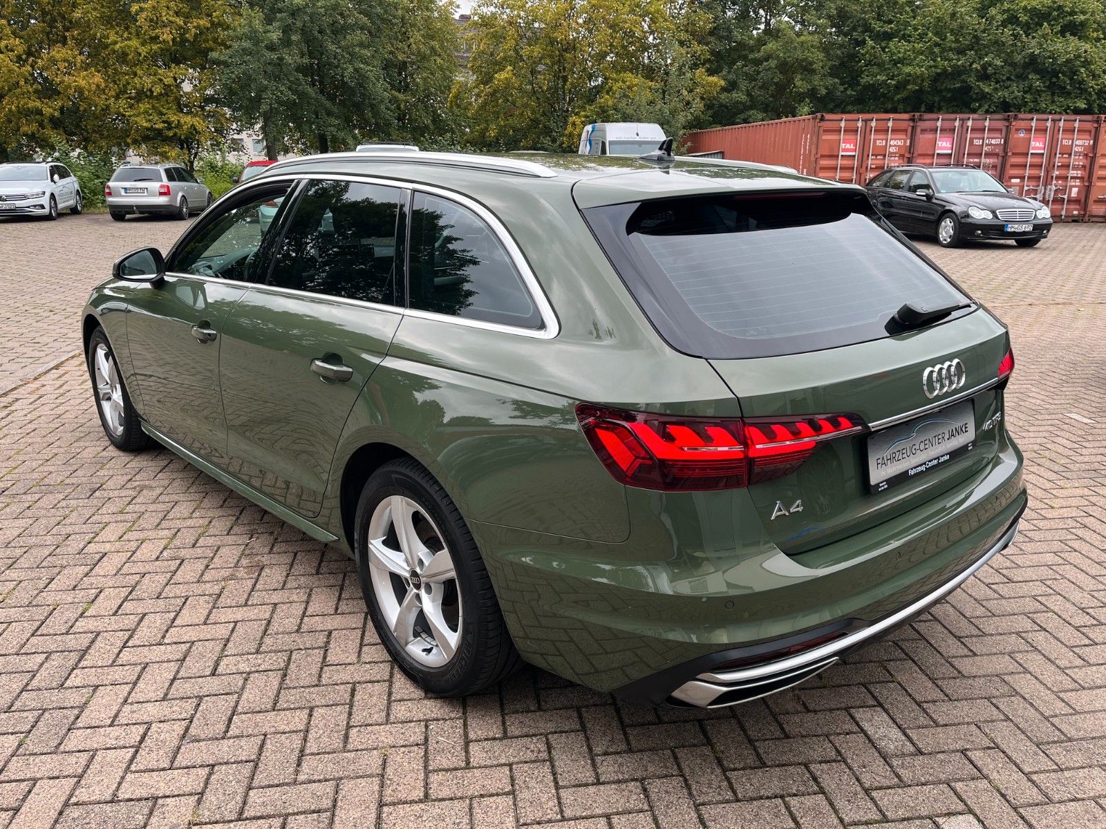 Fahrzeugabbildung Audi A4 Avant 40 TFSI +LED/Massage/Navi/Sitzheiz+