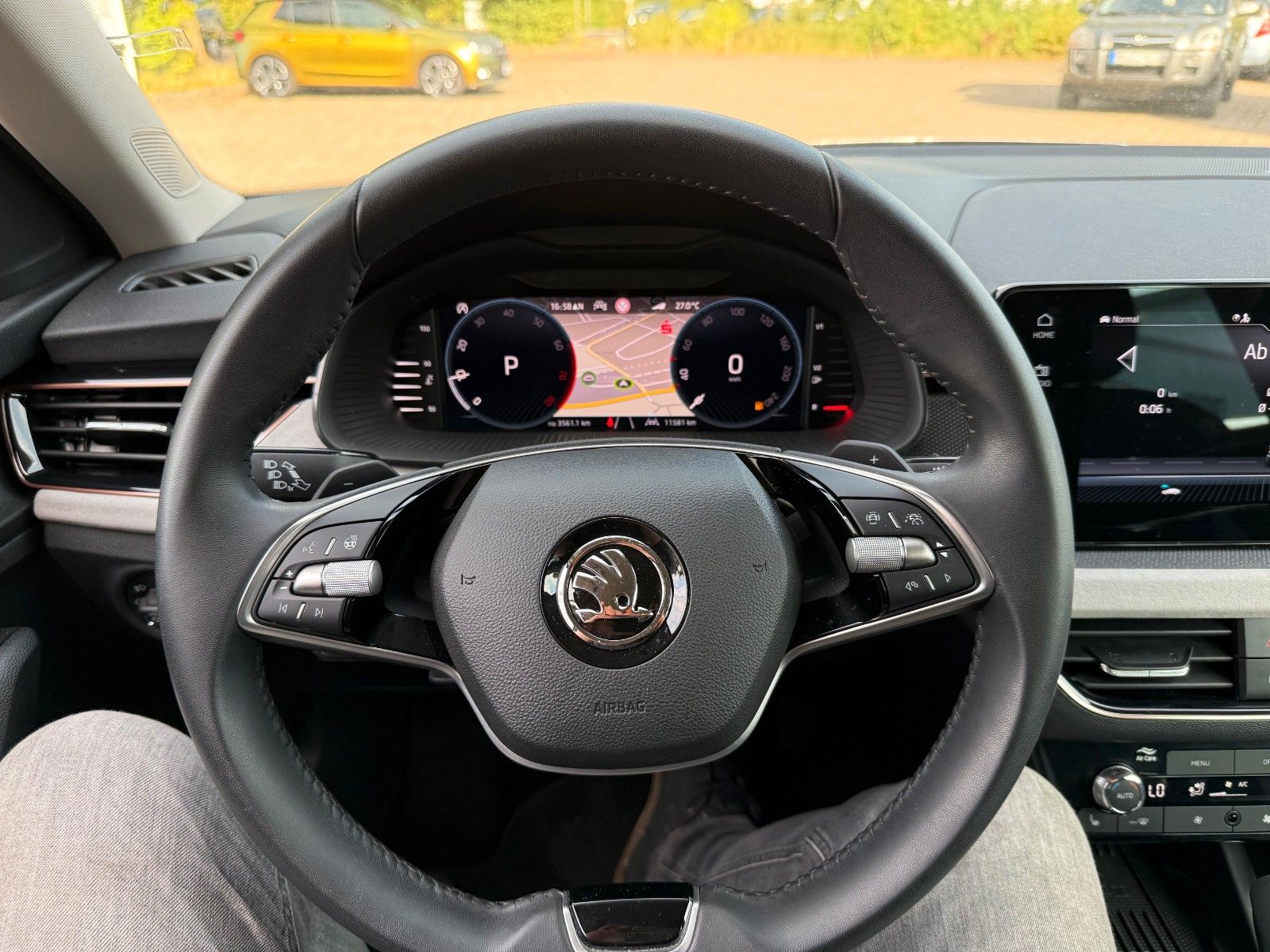 Fahrzeugabbildung SKODA Kamiq Selection Navi,RFK,ACC,SHZ