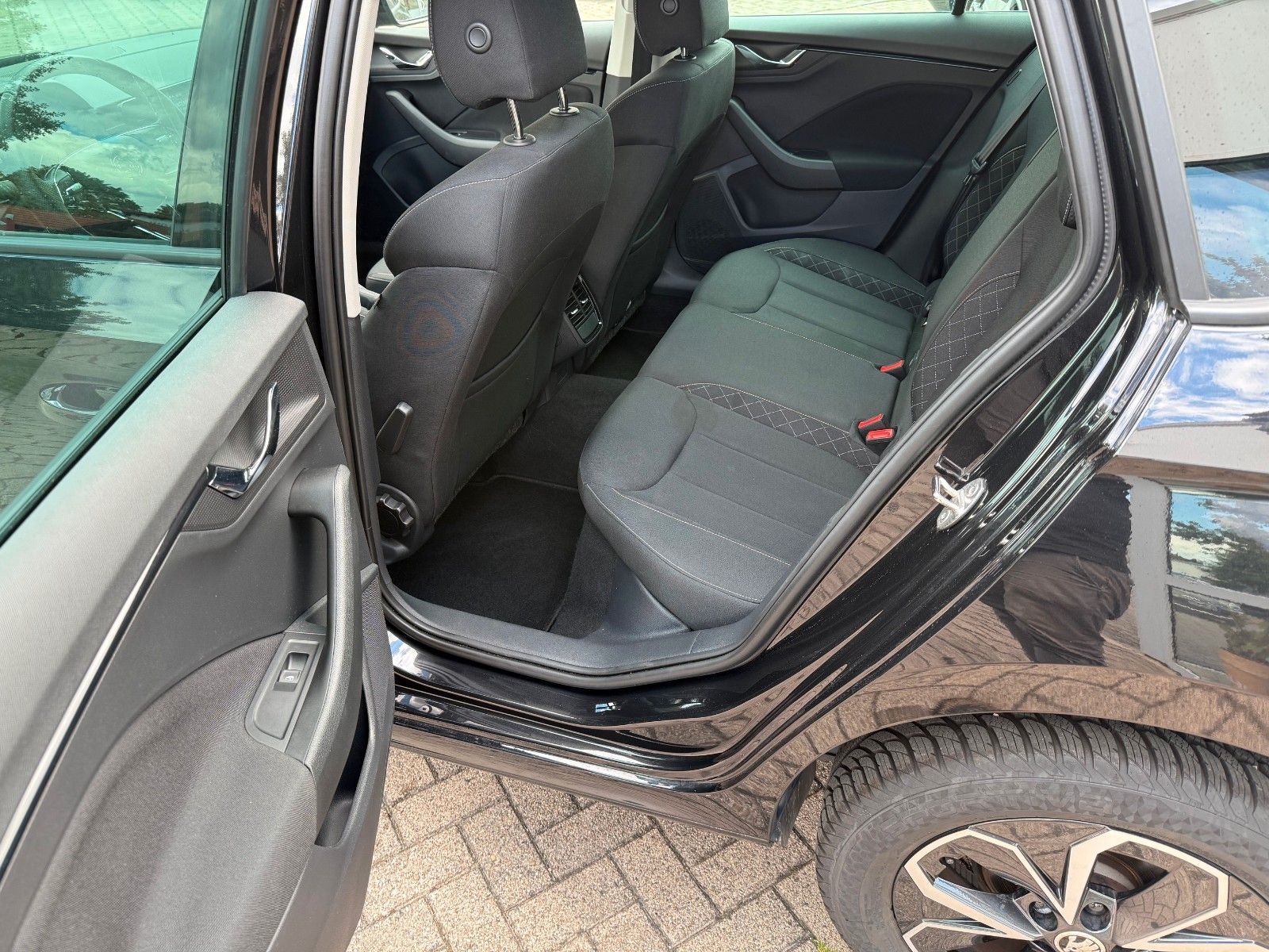 Fahrzeugabbildung SKODA Kamiq Selection SHZ,App-Con,PDC