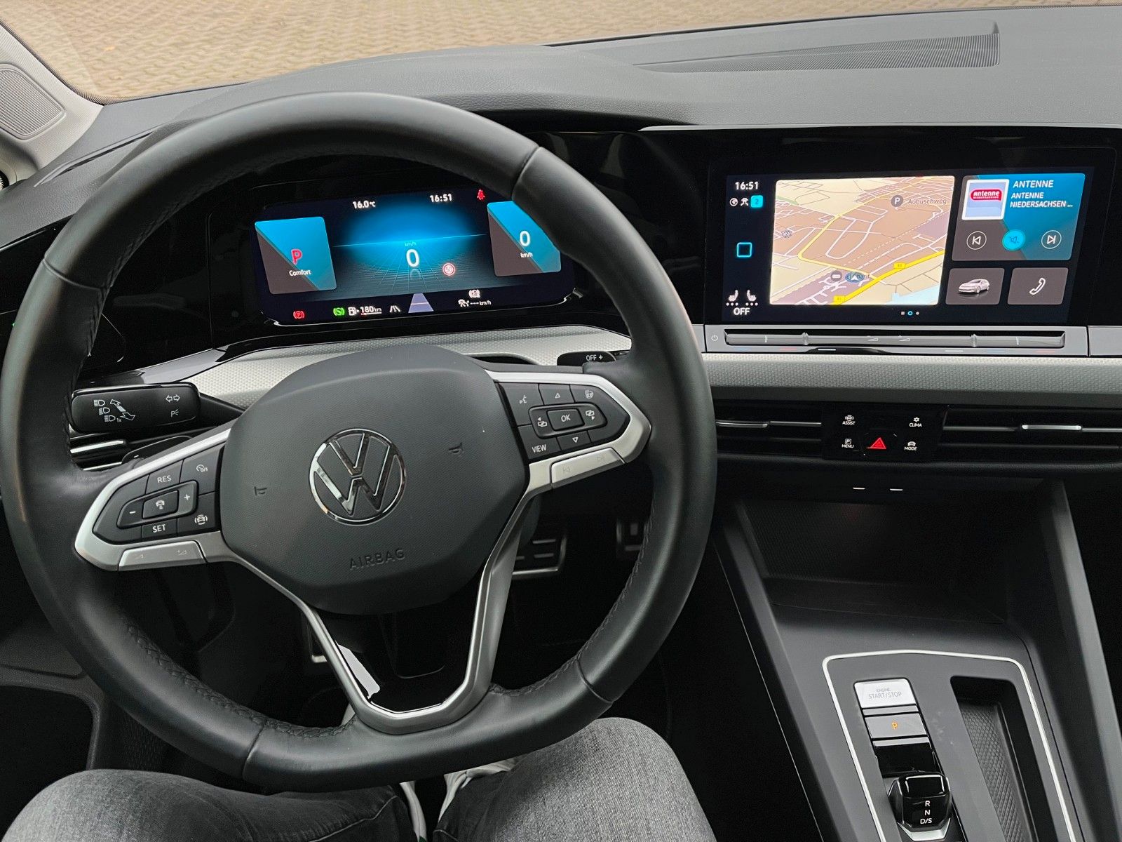 Fahrzeugabbildung Volkswagen Golf VIII Move eTSI +LED/CarPlay/Navi/Winter+
