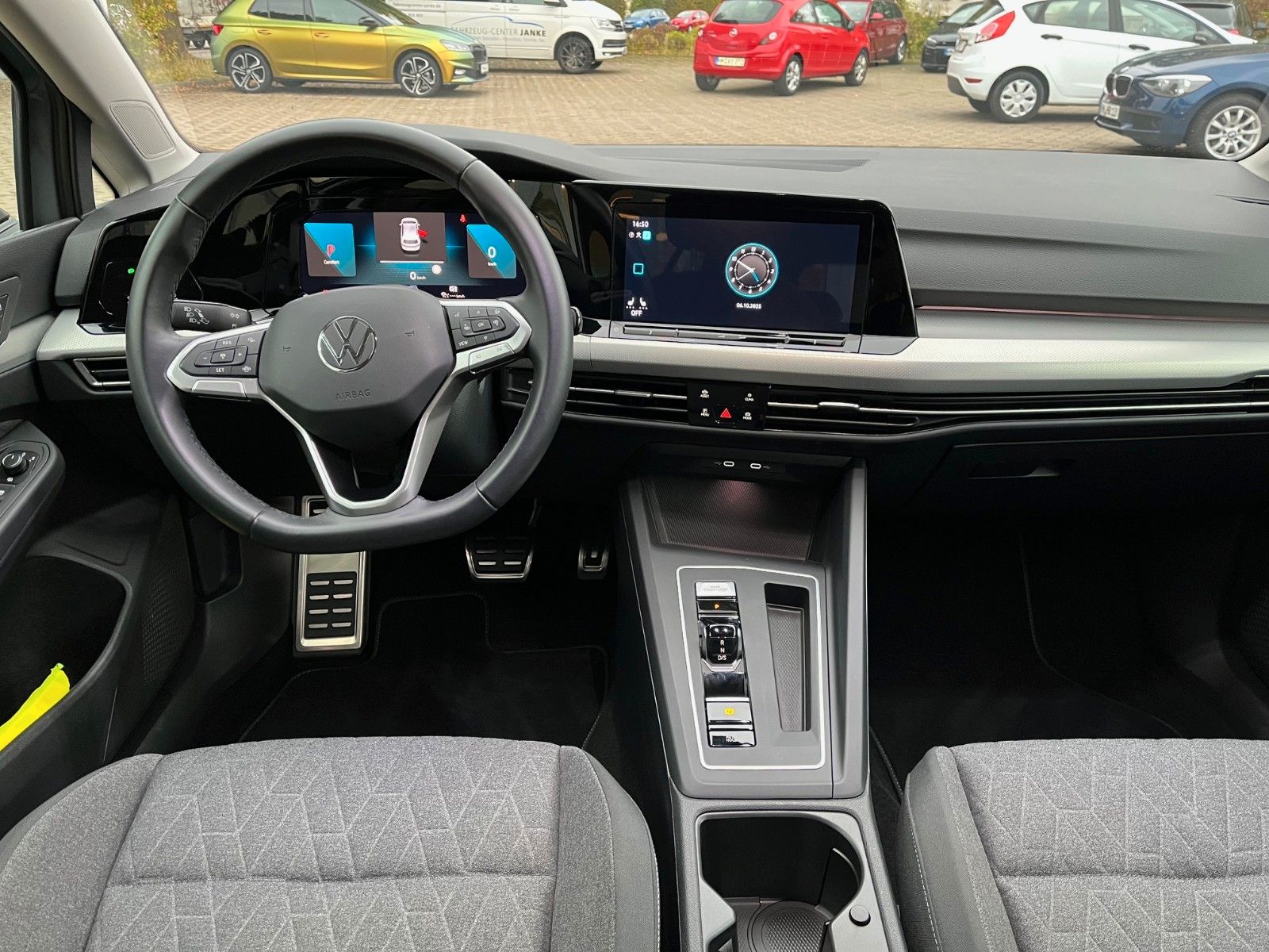 Fahrzeugabbildung Volkswagen Golf VIII Move eTSI +LED/CarPlay/Navi/Winter+
