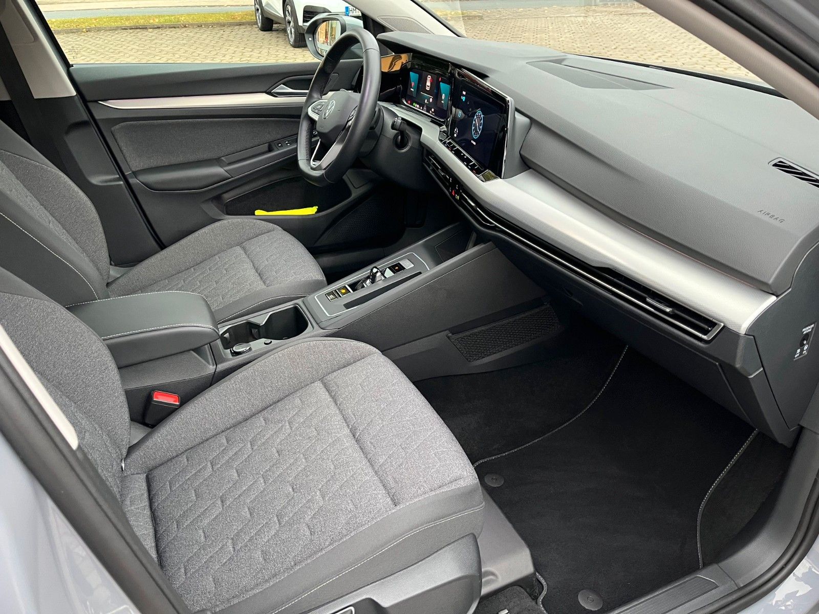Fahrzeugabbildung Volkswagen Golf VIII Move eTSI +LED/CarPlay/Navi/Winter+