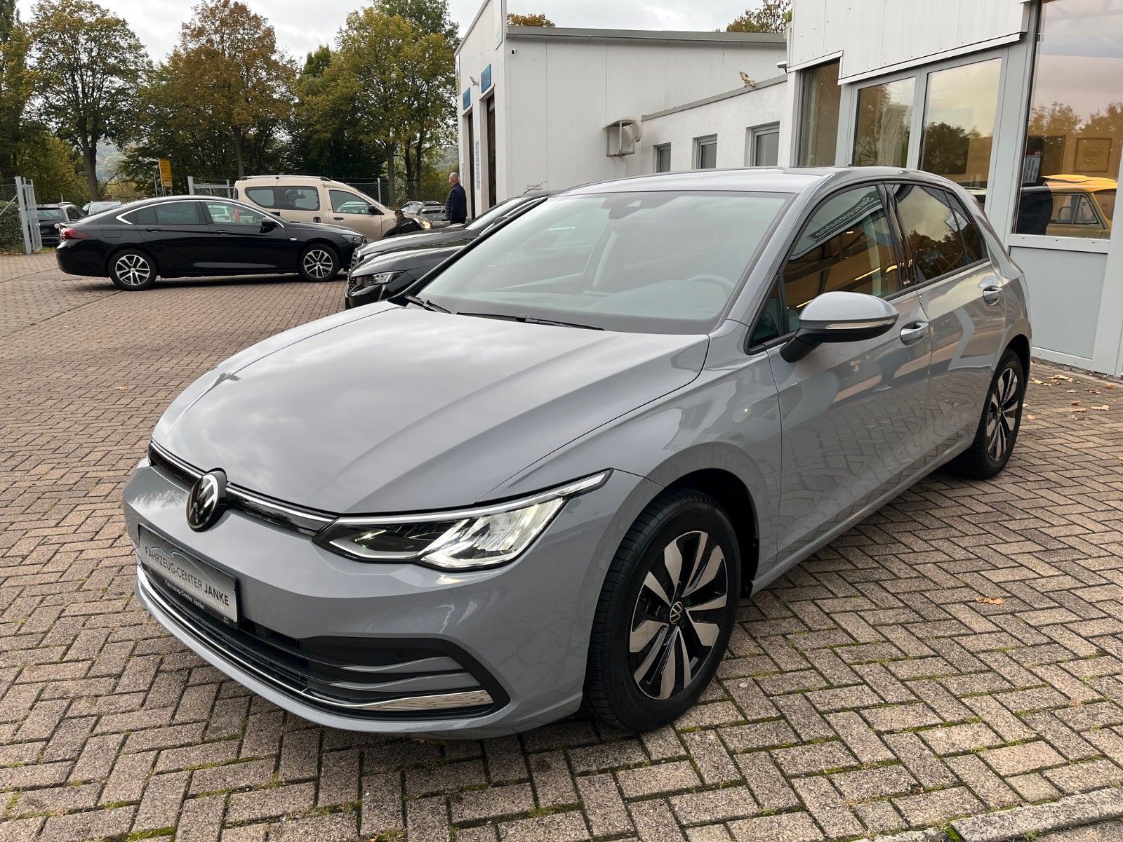 Fahrzeugabbildung Volkswagen Golf VIII Move eTSI +LED/CarPlay/Navi/Winter+