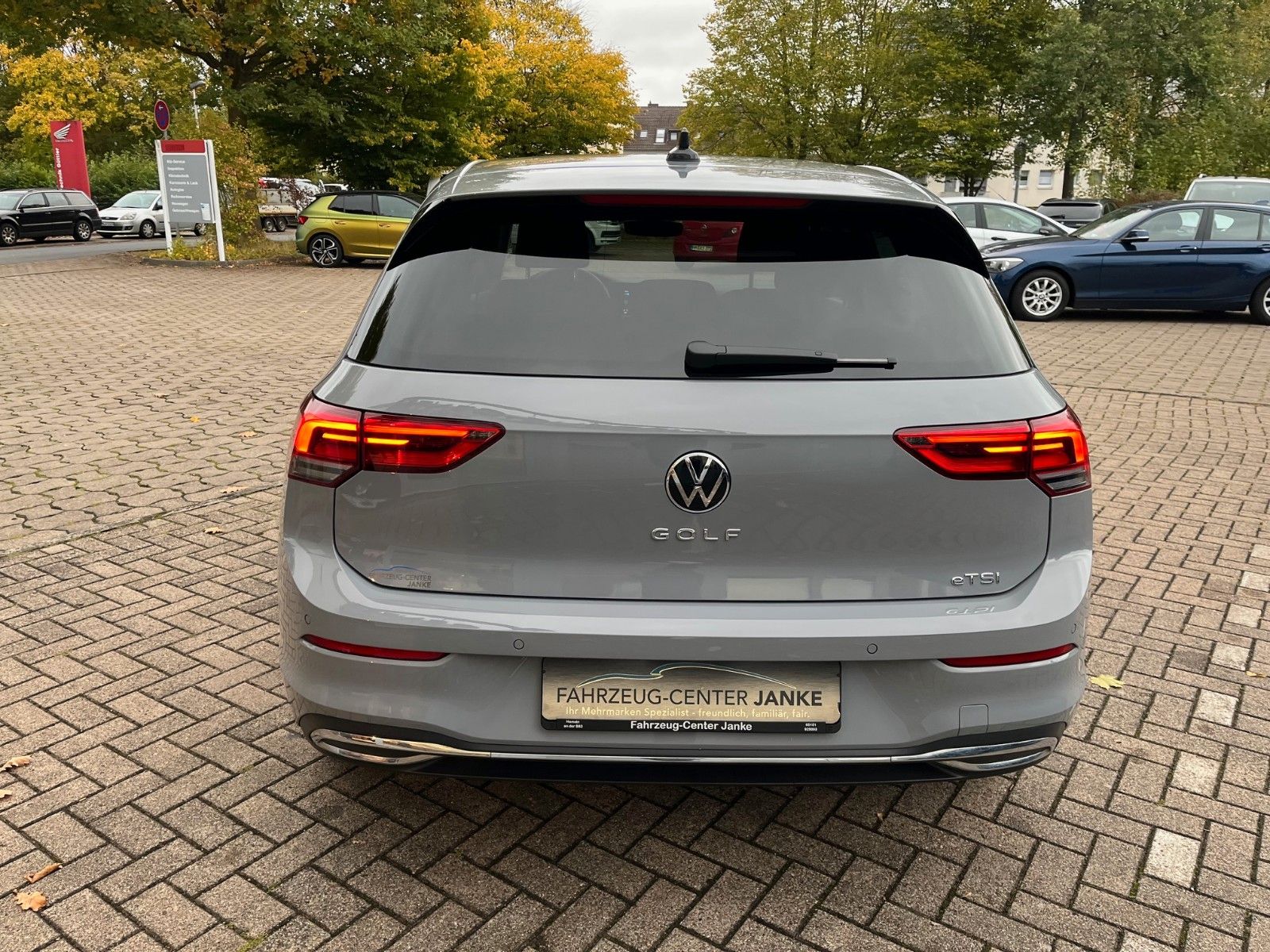Fahrzeugabbildung Volkswagen Golf VIII Move eTSI +LED/CarPlay/Navi/Winter+