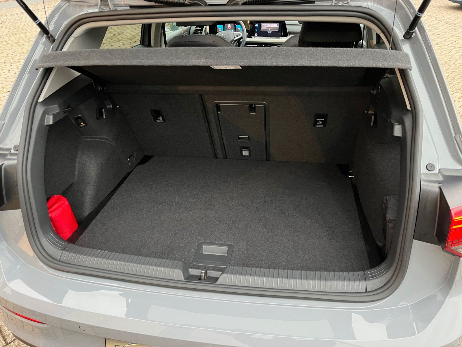 Fahrzeugabbildung Volkswagen Golf VIII Move eTSI +LED/CarPlay/Navi/Winter+