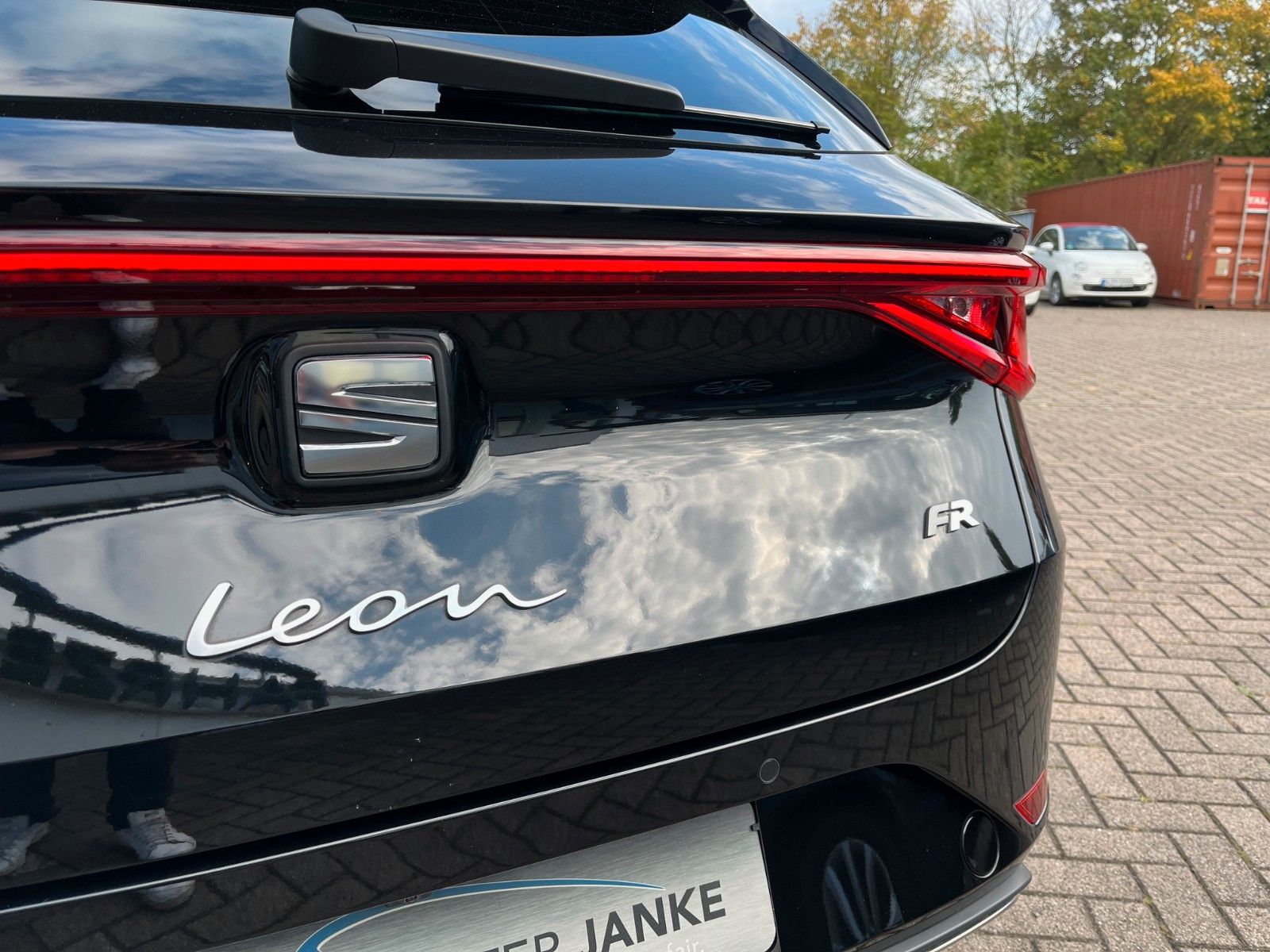 Fahrzeugabbildung SEAT Leon Sportstourer 1.5 eTSI  FR