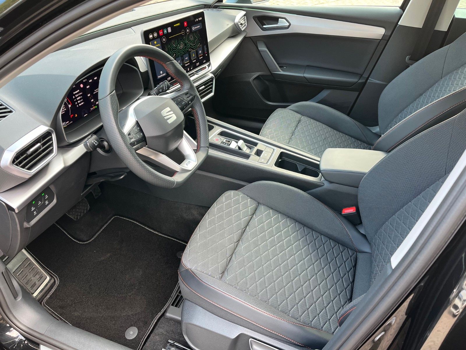 Fahrzeugabbildung SEAT Leon Sportstourer 1.5 eTSI  FR