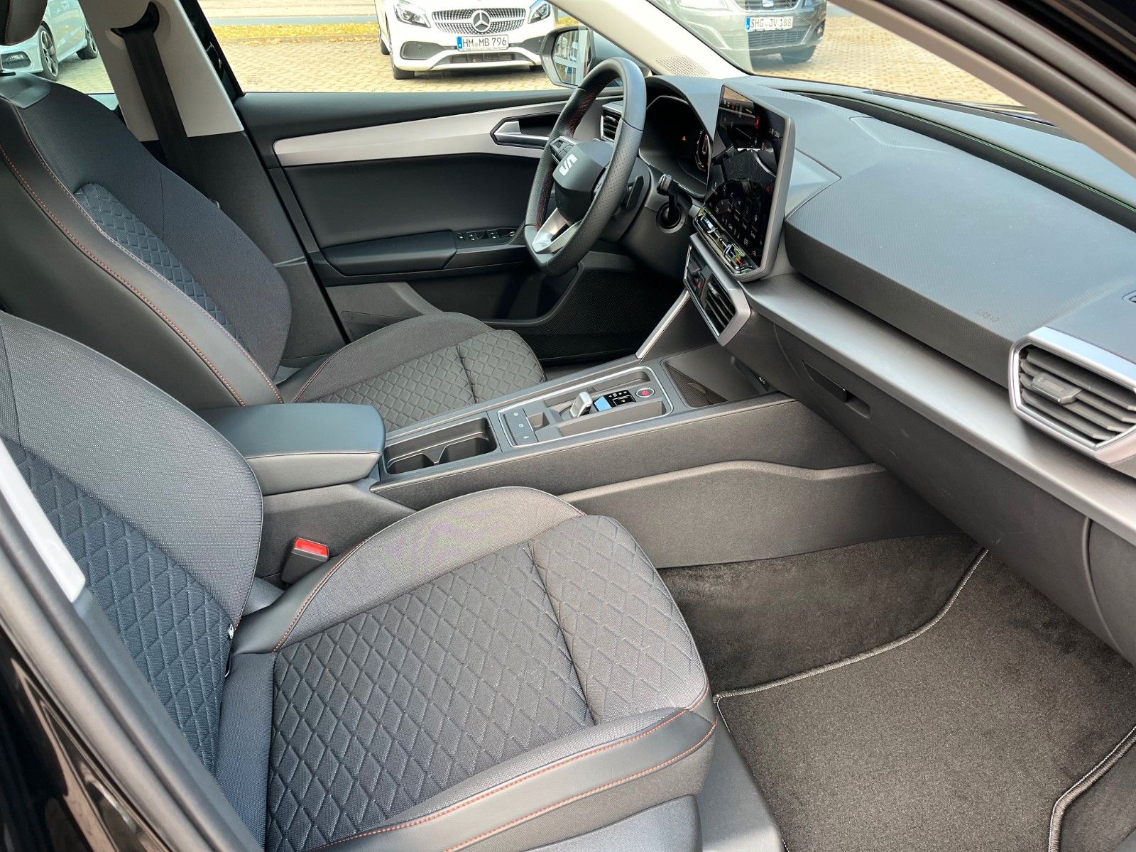 Fahrzeugabbildung SEAT Leon Sportstourer 1.5 eTSI  FR