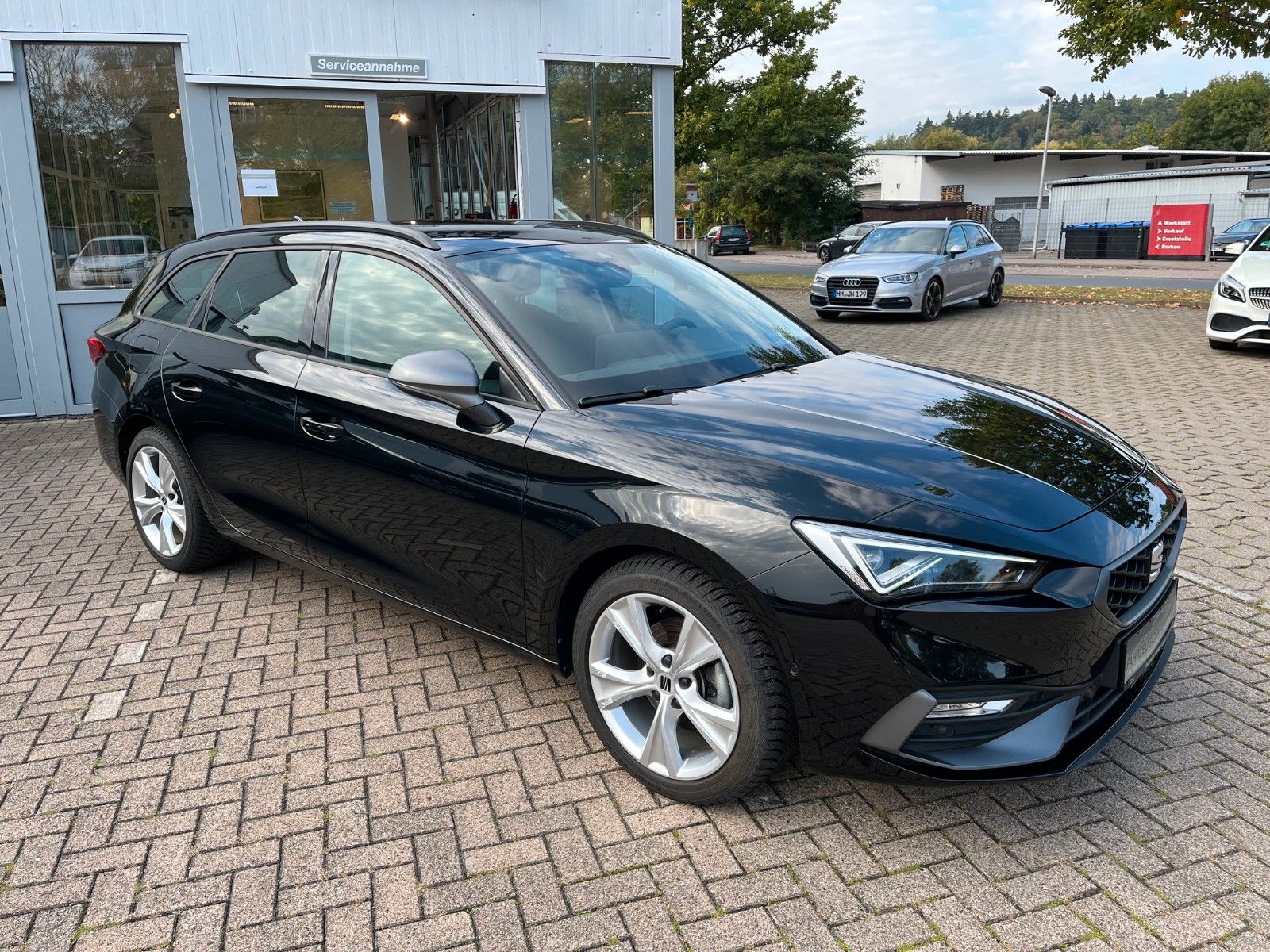 Fahrzeugabbildung SEAT Leon Sportstourer 1.5 eTSI  FR
