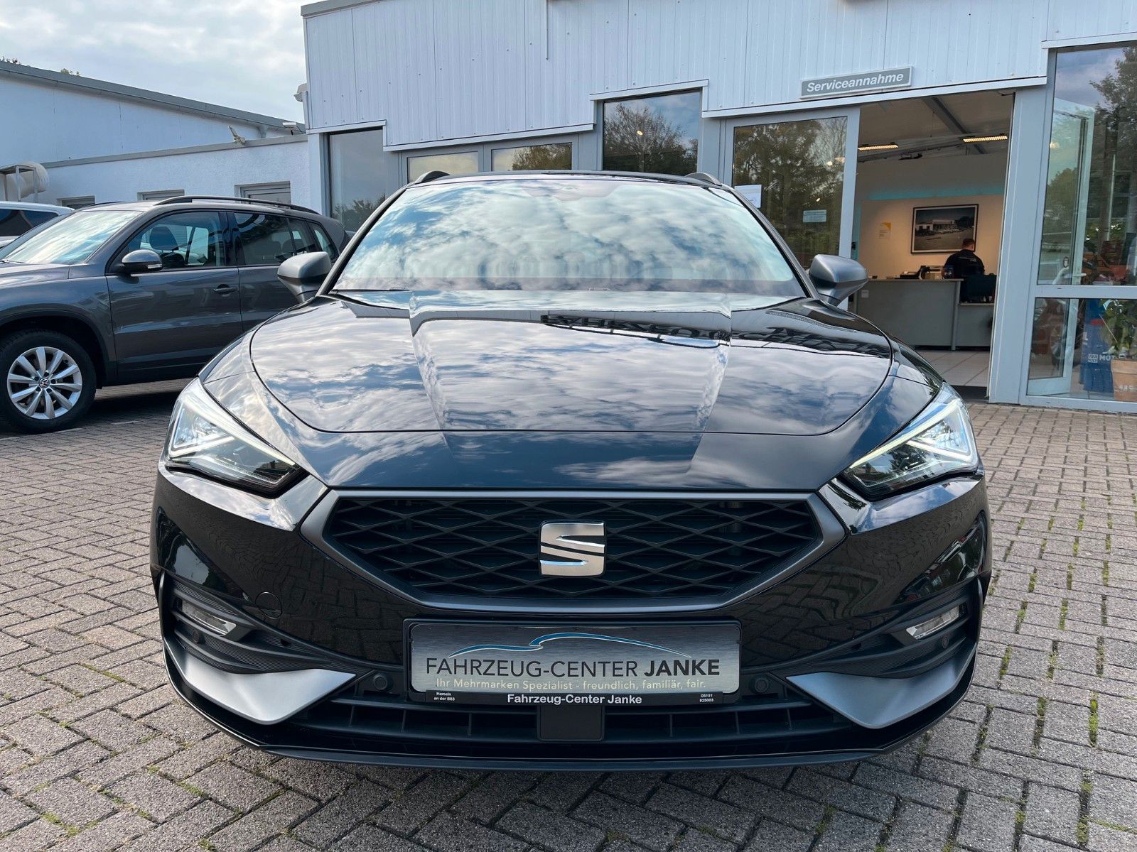 Fahrzeugabbildung SEAT Leon Sportstourer 1.5 eTSI  FR