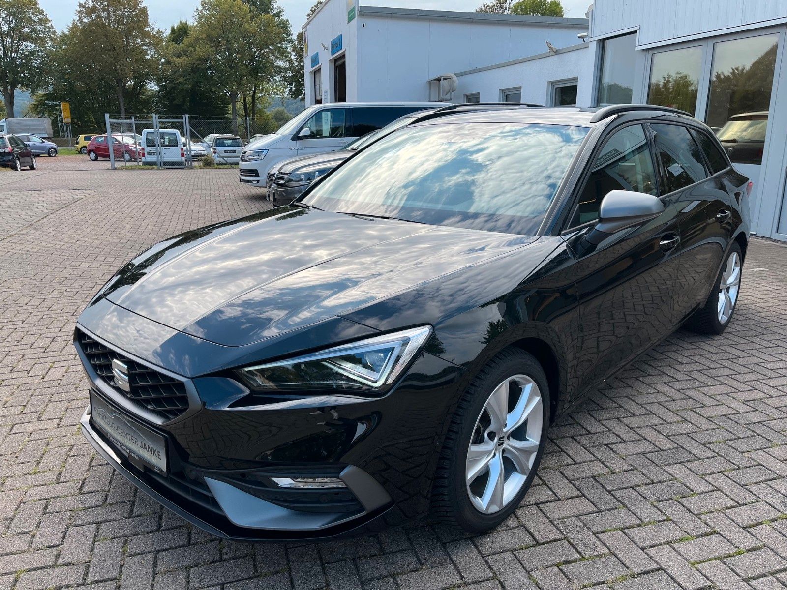 Fahrzeugabbildung SEAT Leon Sportstourer 1.5 eTSI  FR
