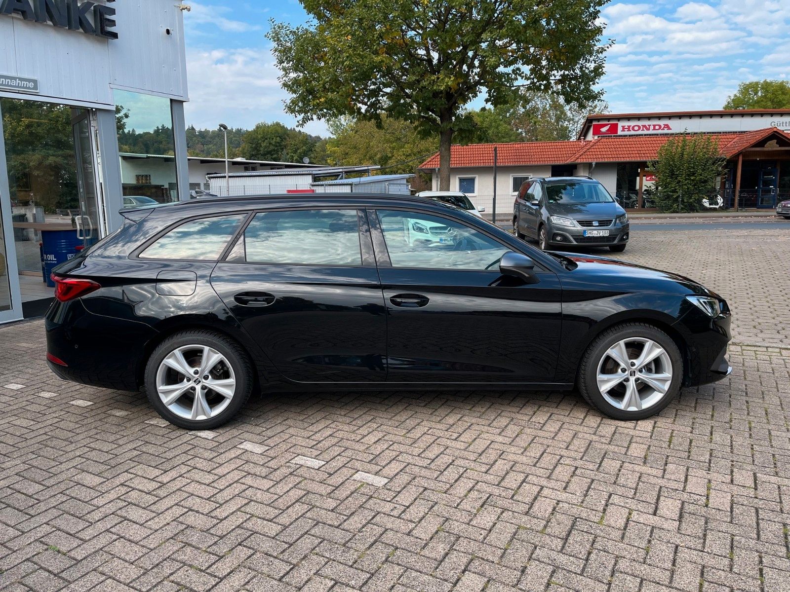 Fahrzeugabbildung SEAT Leon Sportstourer 1.5 eTSI  FR