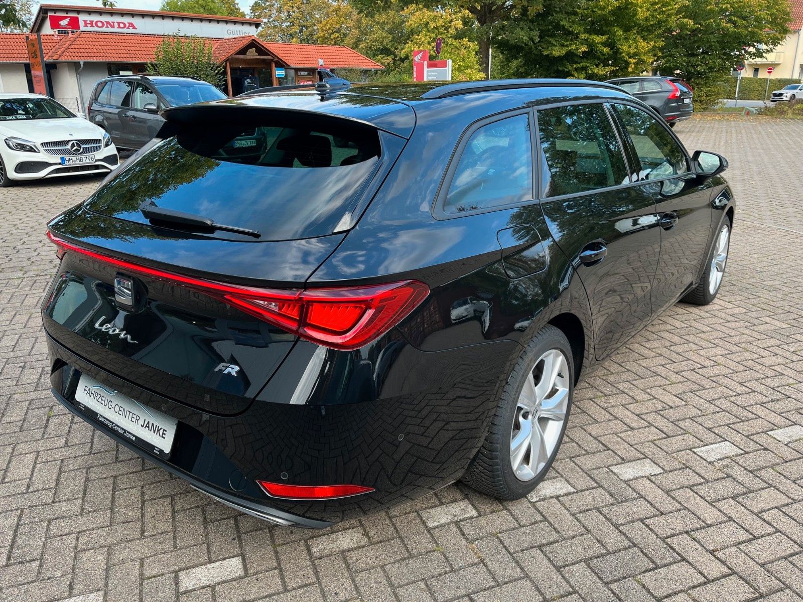 Fahrzeugabbildung SEAT Leon Sportstourer 1.5 eTSI  FR