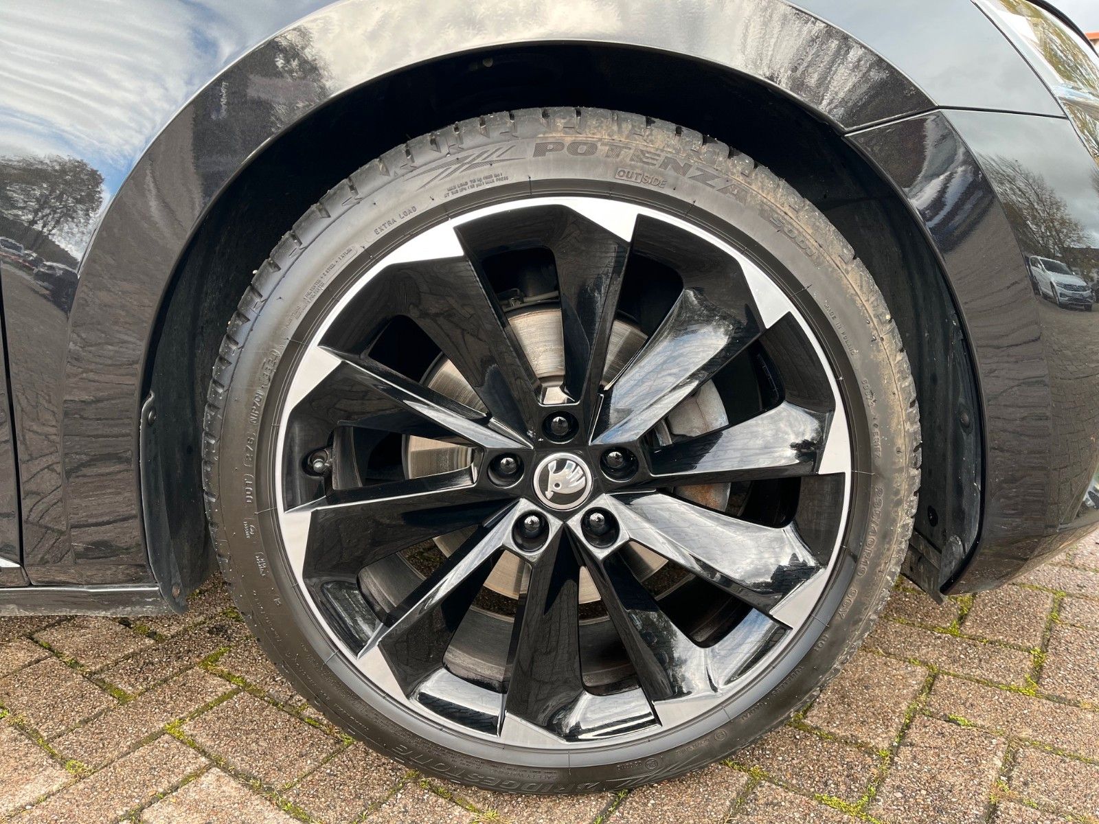 Fahrzeugabbildung SKODA Superb Combi Sportline 4x4 +Standheizung/AHK+