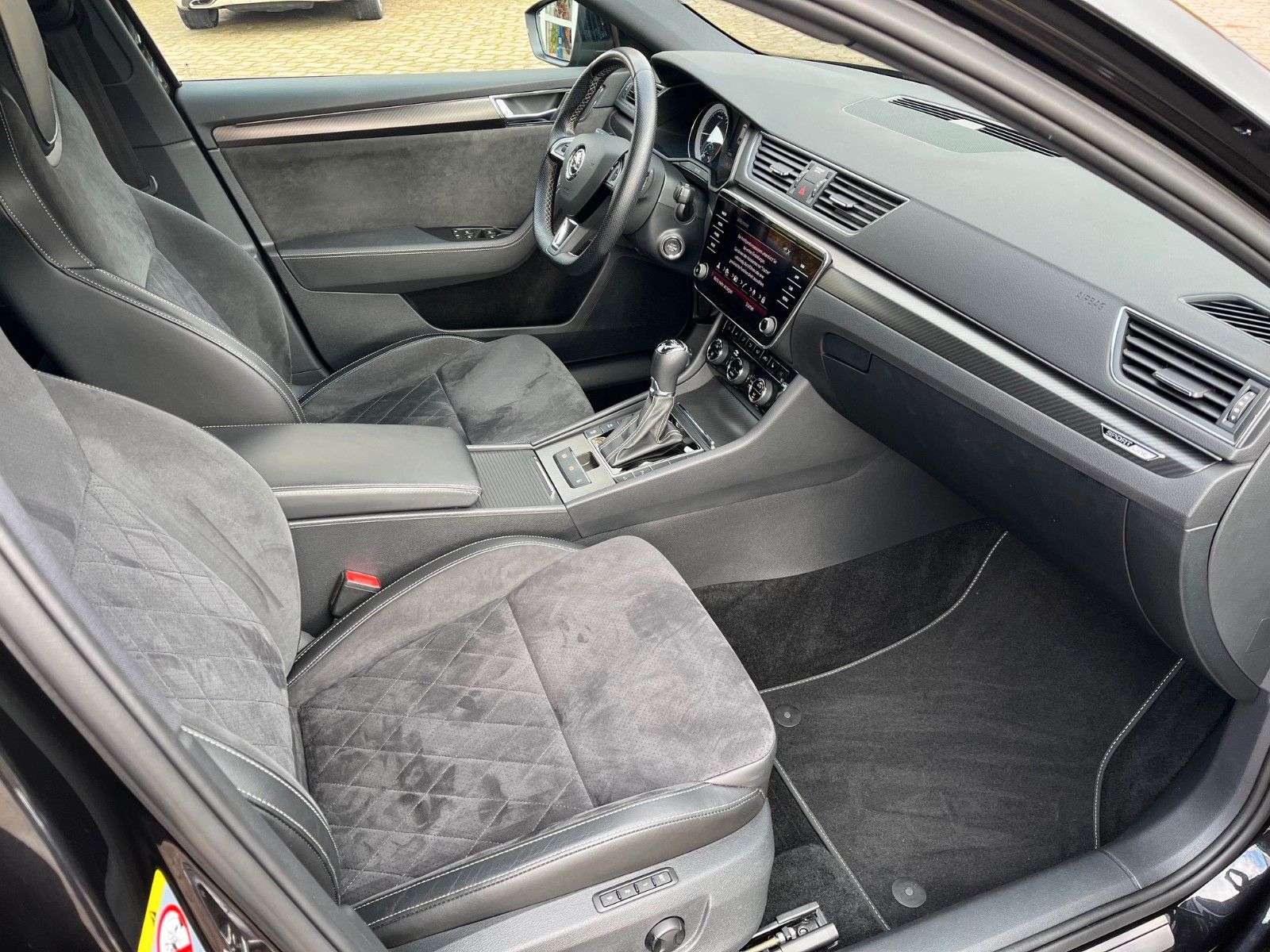 Fahrzeugabbildung SKODA Superb Combi Sportline 4x4 +Standheizung/AHK+