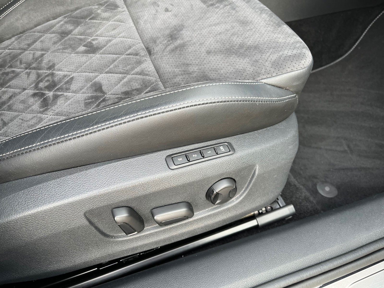 Fahrzeugabbildung SKODA Superb Combi Sportline 4x4 +Standheizung/AHK+