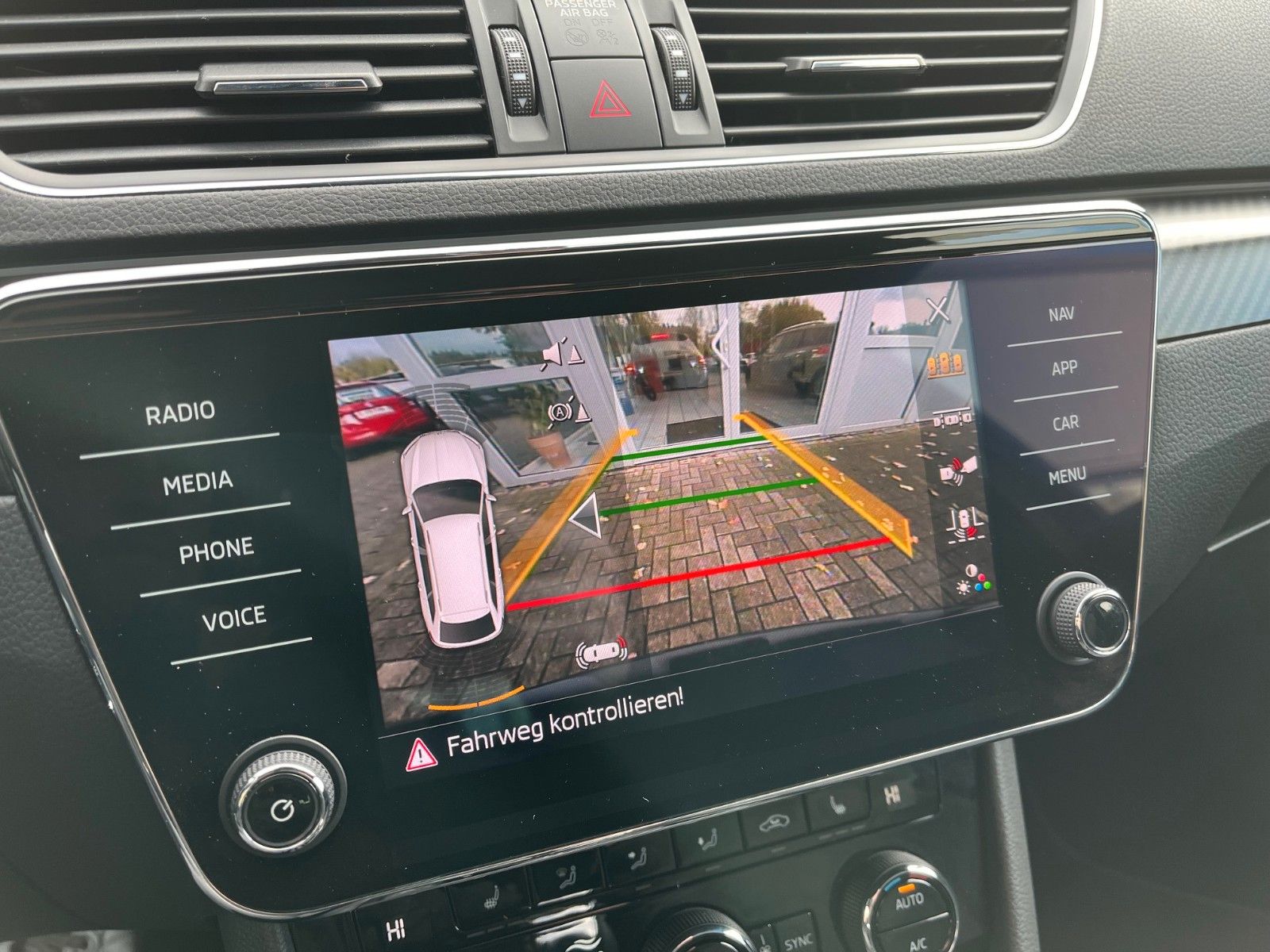 Fahrzeugabbildung SKODA Superb Combi Sportline 4x4 +Standheizung/AHK+