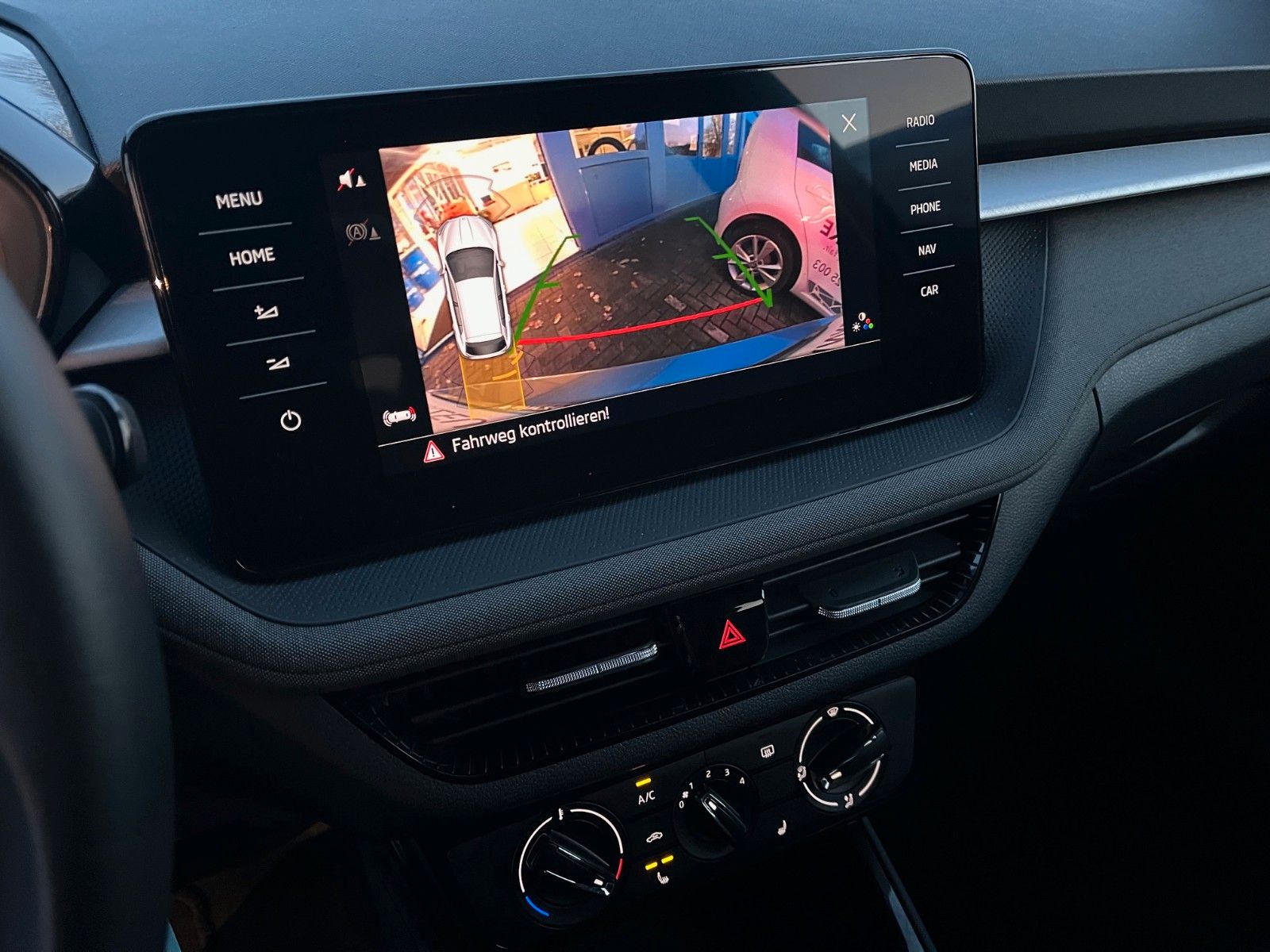 Fahrzeugabbildung SKODA Fabia Tour +LED/Sitzheizung/Kamera/Navi+