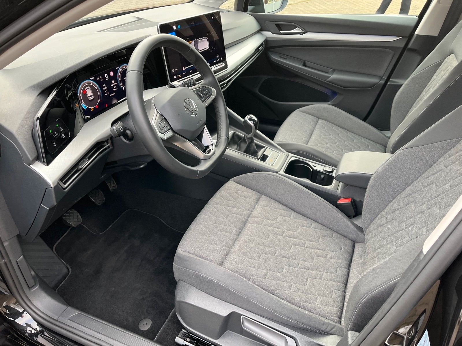 Fahrzeugabbildung Volkswagen Golf VIII  1.5 TSI Life