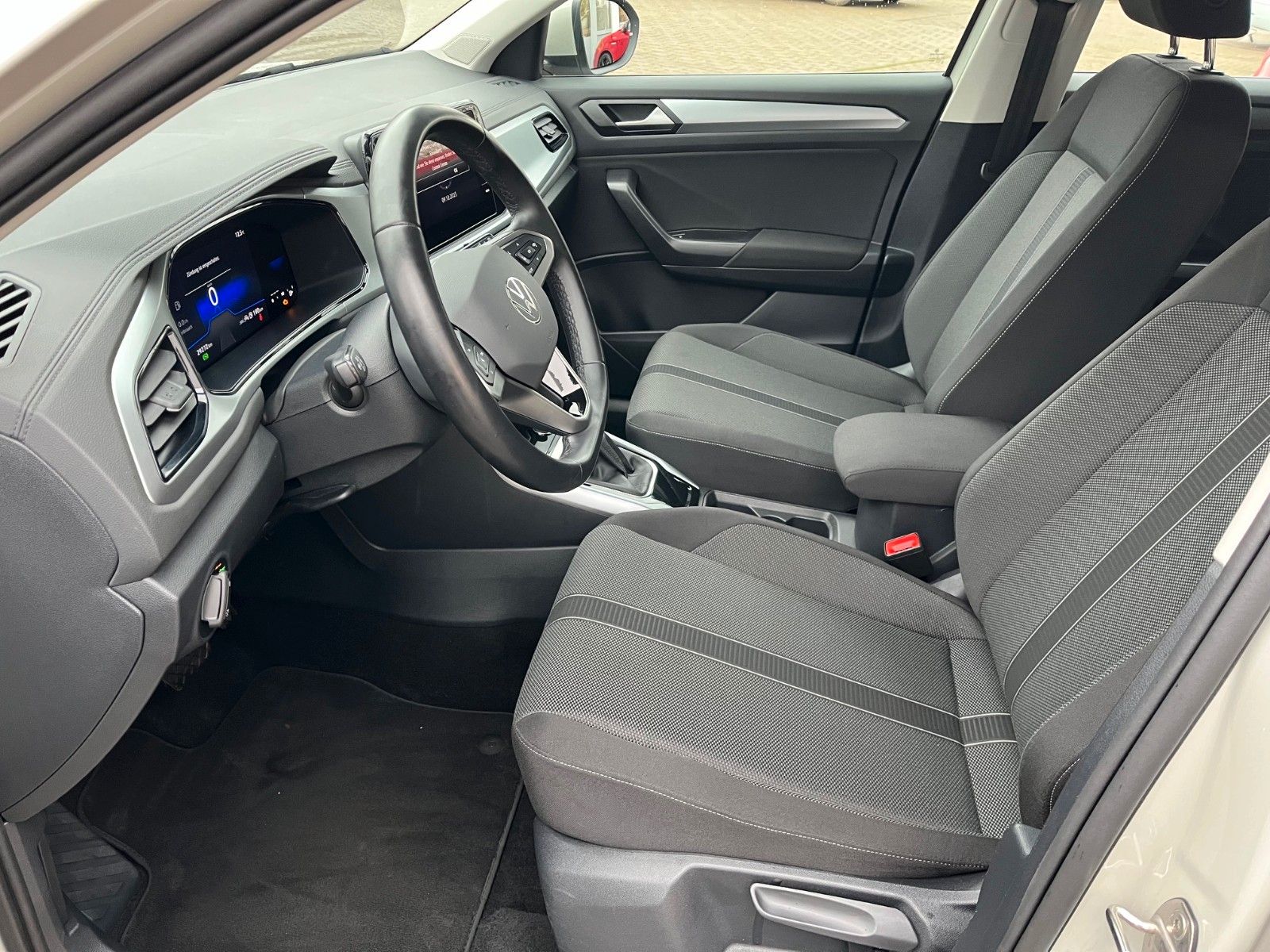 Fahrzeugabbildung Volkswagen T-Roc Life DSG +LED/Sitzheizung/Navi+