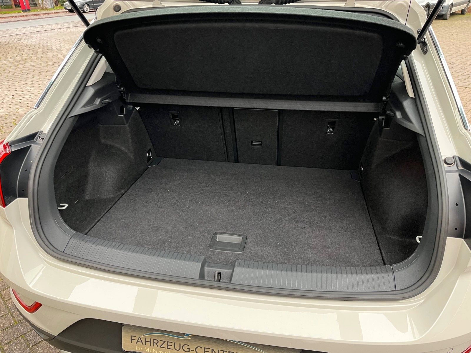 Fahrzeugabbildung Volkswagen T-Roc Life DSG +LED/Sitzheizung/Navi+