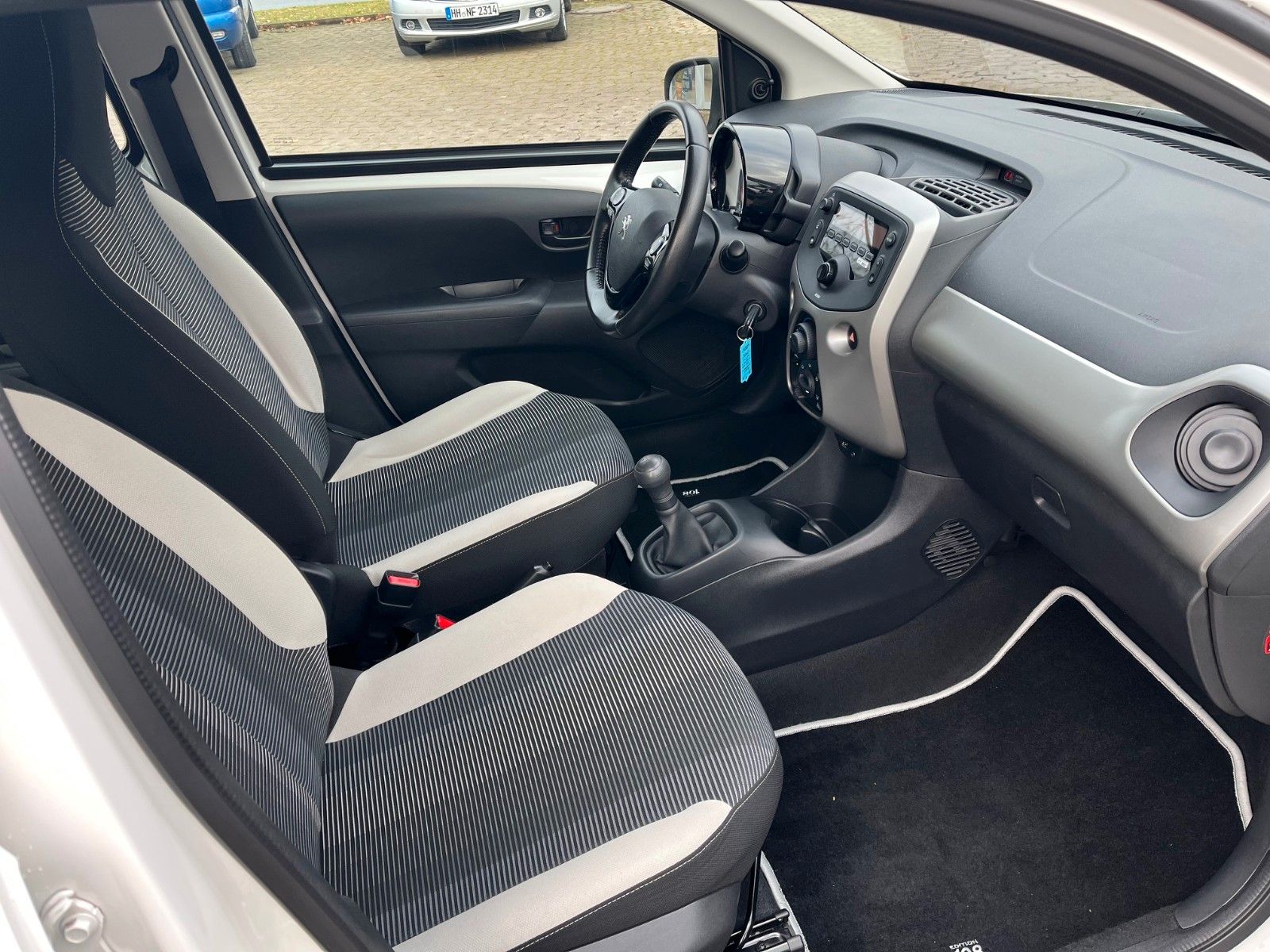 Fahrzeugabbildung Peugeot 108 TOP Active