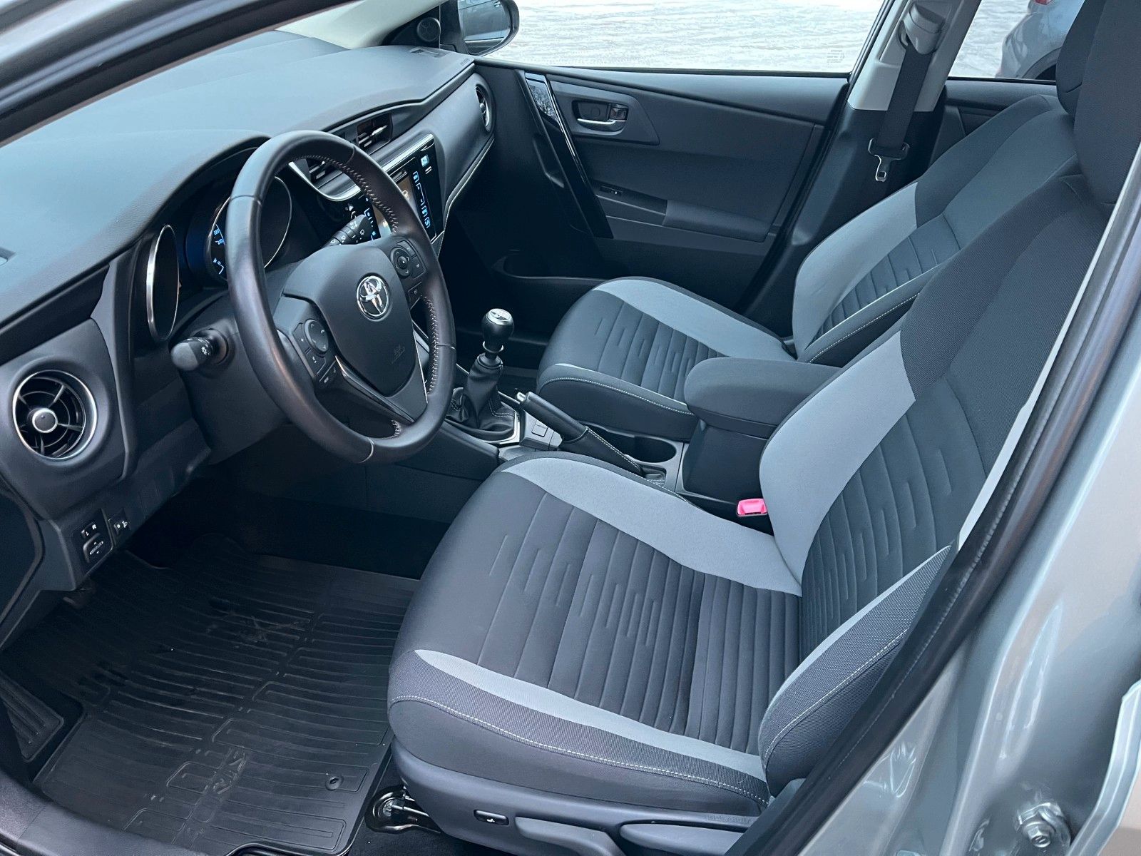 Fahrzeugabbildung Toyota Auris Design Edition