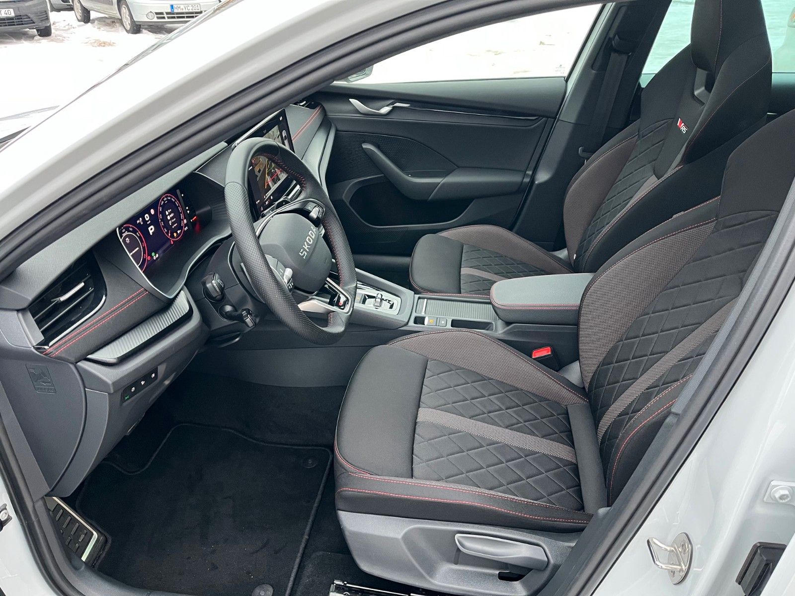 Fahrzeugabbildung SKODA Octavia Combi 2.0 TSI RS +Headup/Kamera/AHK+