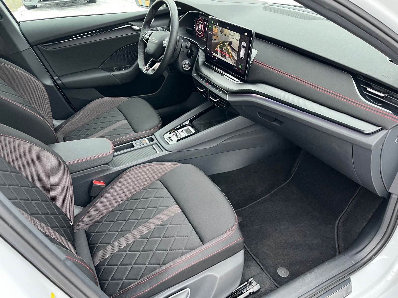 Fahrzeugabbildung SKODA Octavia Combi 2.0 TSI RS +Headup/Kamera/AHK+