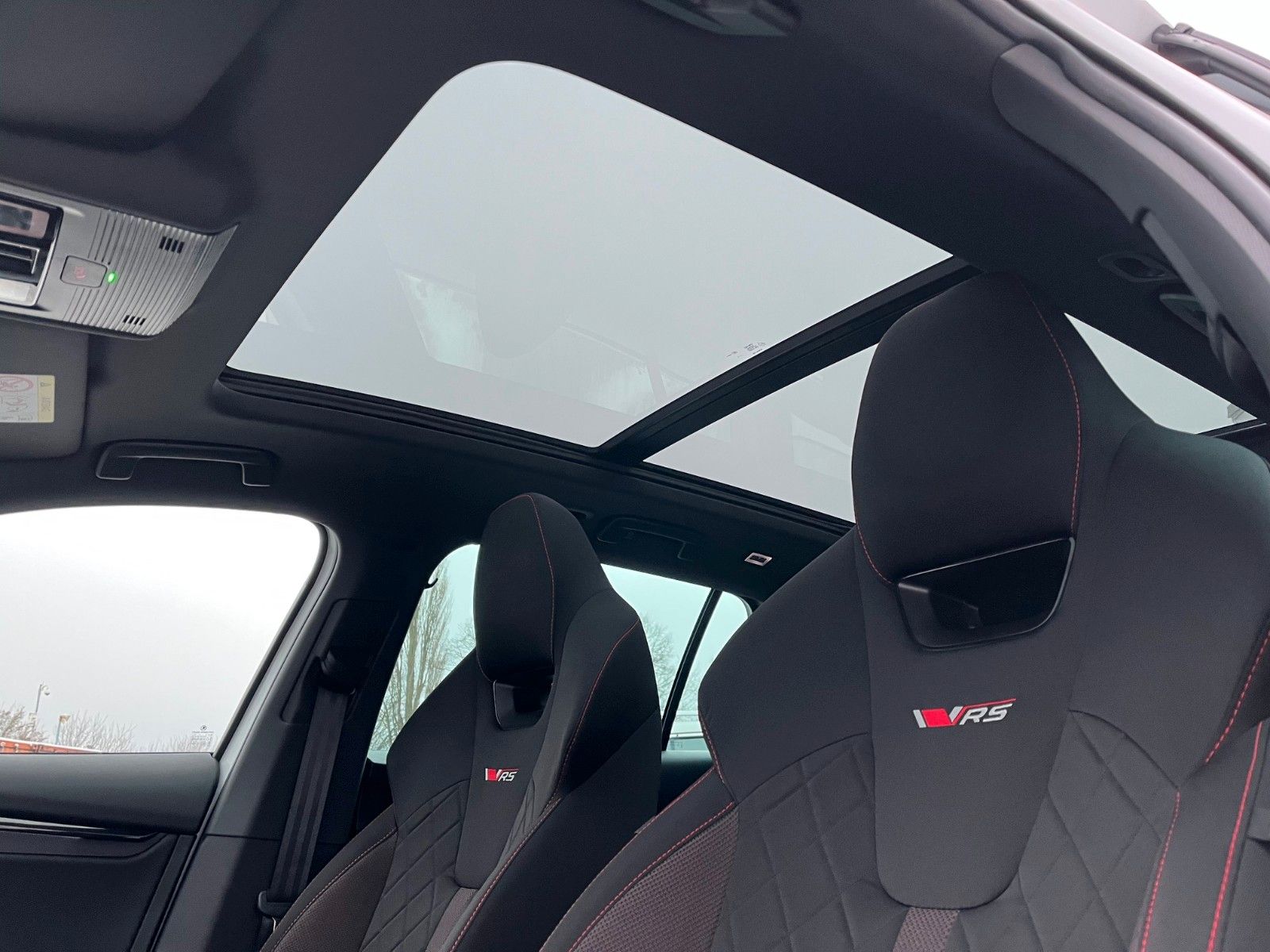 Fahrzeugabbildung SKODA Octavia Combi 2.0 TSI RS +Headup/Kamera/AHK+