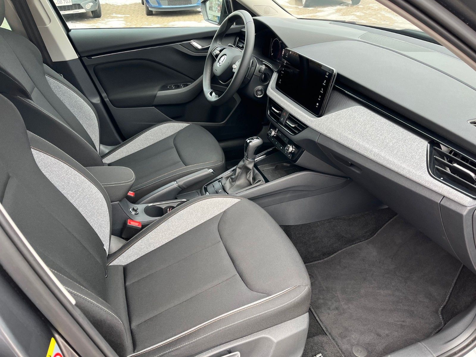 Fahrzeugabbildung SKODA Kamiq Selection DSG +LED/CarPlay/Kamera/Navi+