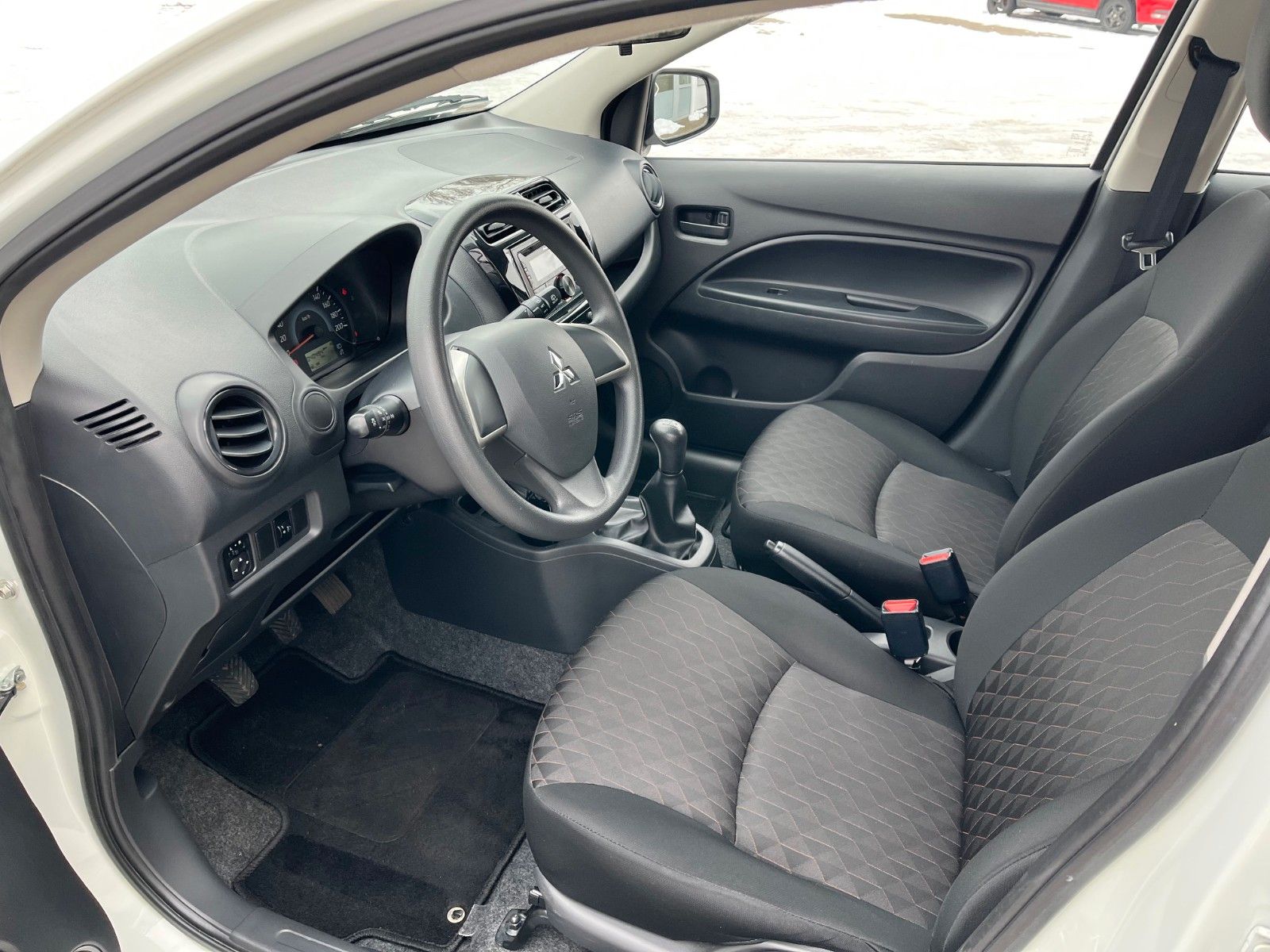 Fahrzeugabbildung Mitsubishi Space Star +DAB/Kamera+