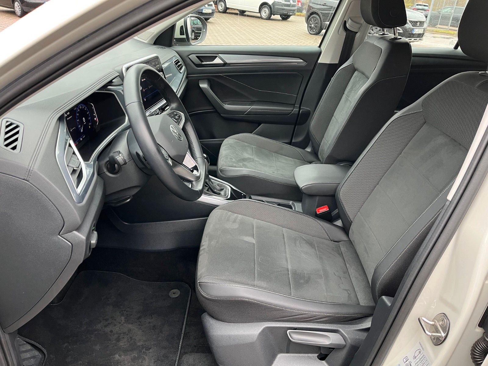 Fahrzeugabbildung Volkswagen T-Roc Style DSG +LED/Kamera/CarPlay+