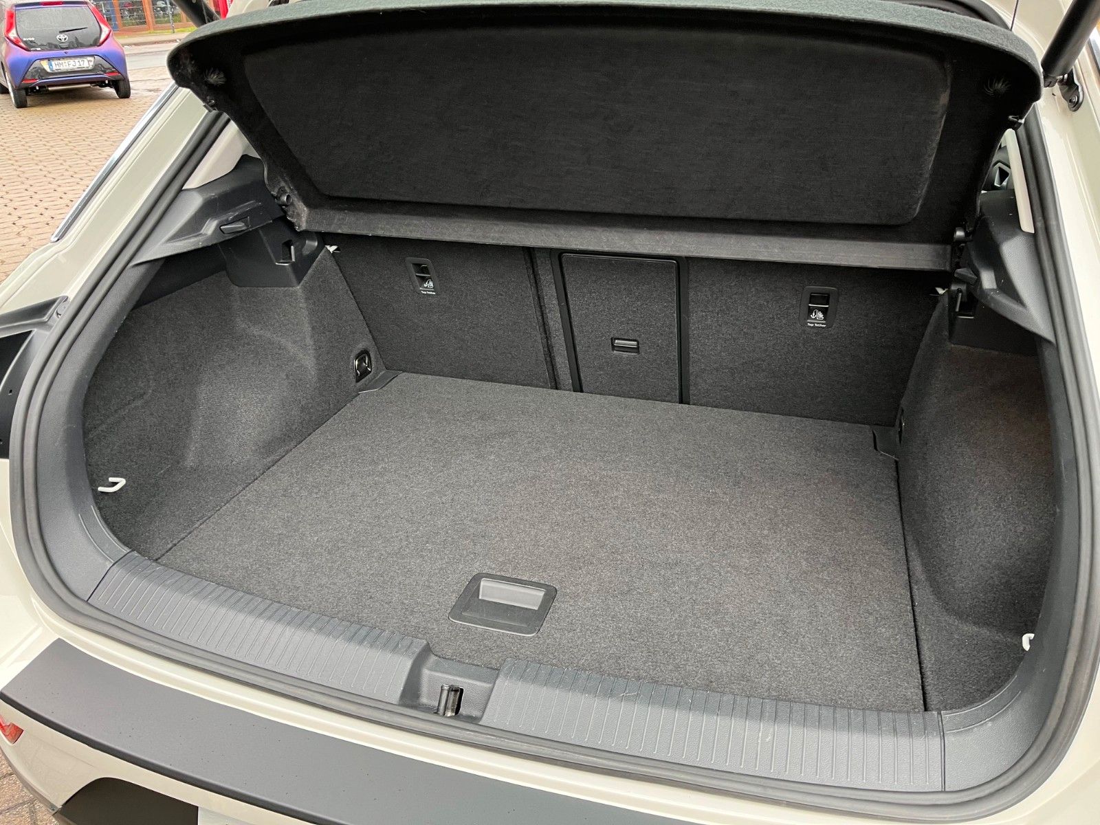 Fahrzeugabbildung Volkswagen T-Roc Style DSG +LED/Kamera/CarPlay+