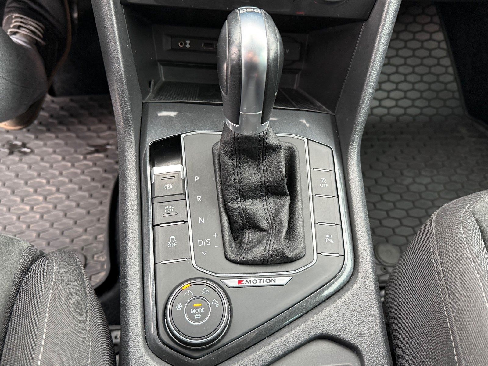 Fahrzeugabbildung Volkswagen Tiguan Highline 4Motion*Headup,Navi,App,LED,