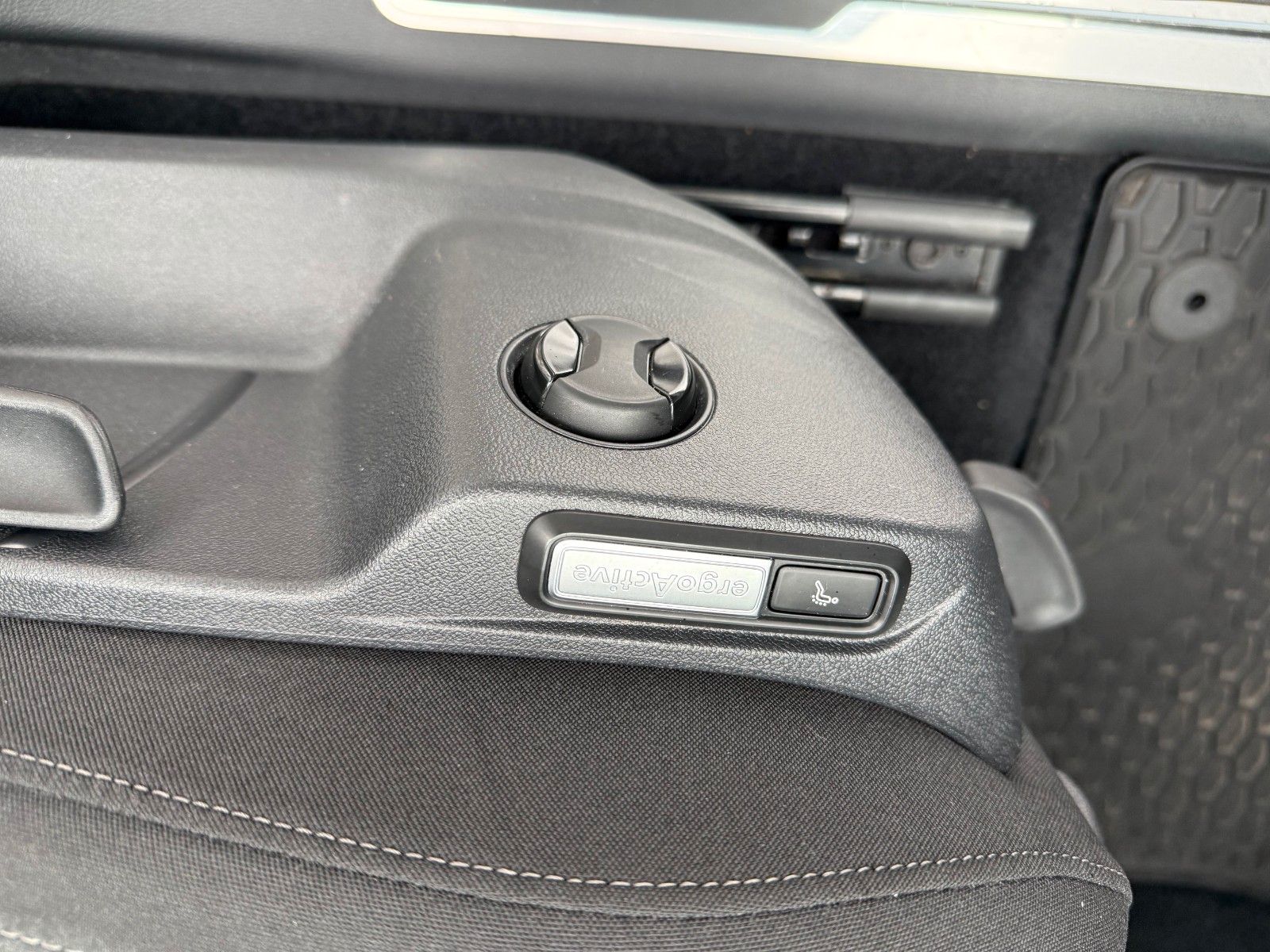 Fahrzeugabbildung Volkswagen Tiguan Highline 4Motion*Headup,Navi,App,LED,