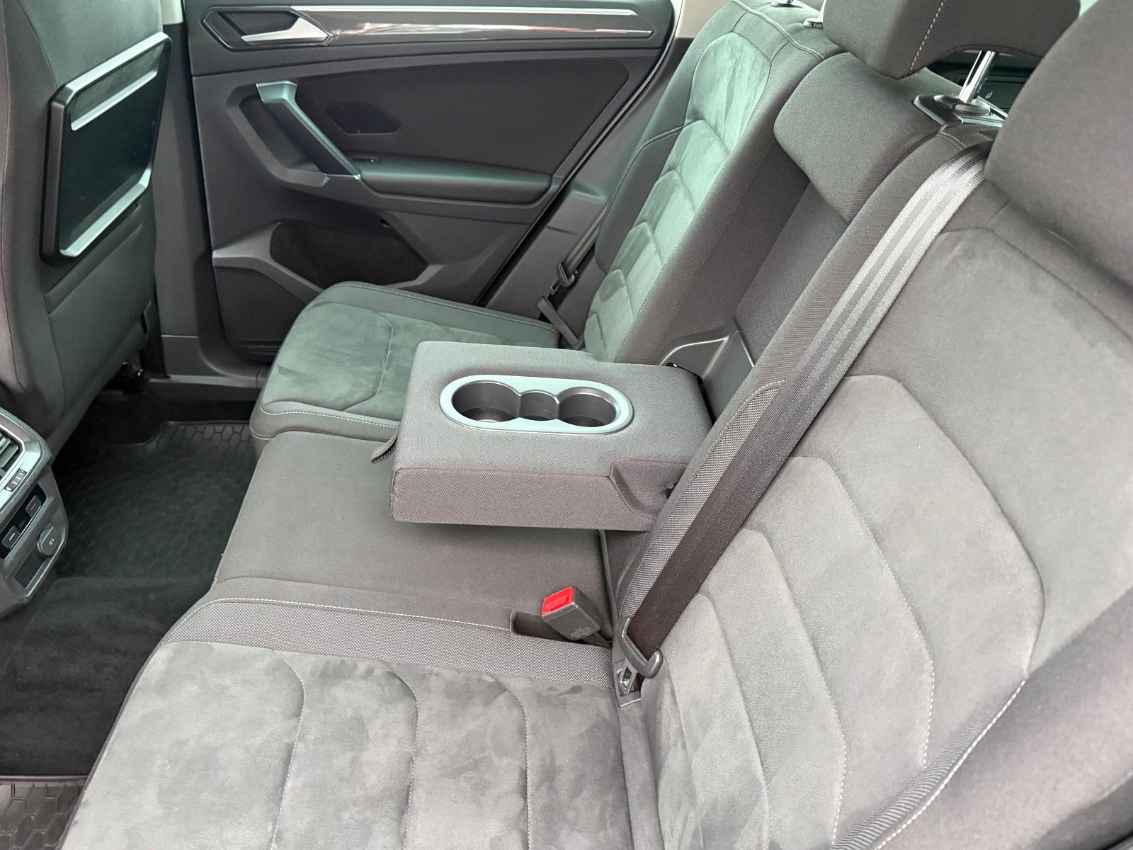 Fahrzeugabbildung Volkswagen Tiguan Highline 4Motion*Headup,Navi,App,LED,