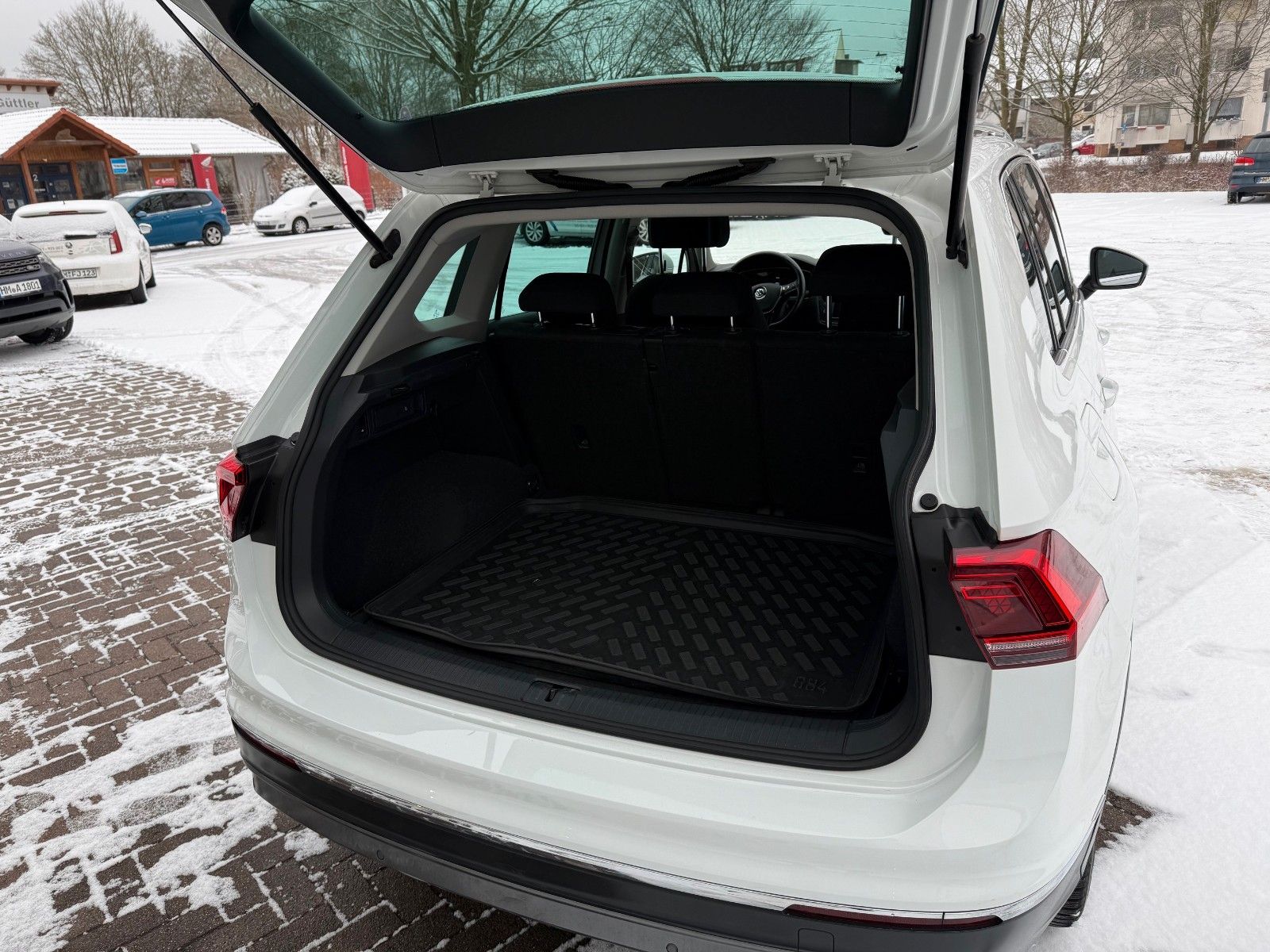 Fahrzeugabbildung Volkswagen Tiguan Highline 4Motion*Headup,Navi,App,LED,