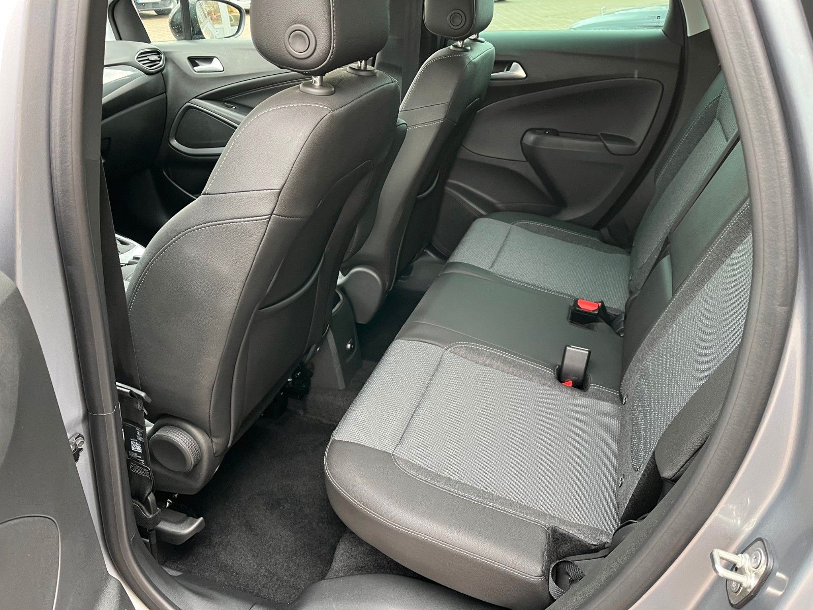 Fahrzeugabbildung Opel Crossland (X) Automatik +LED/NAVI/WINTER+