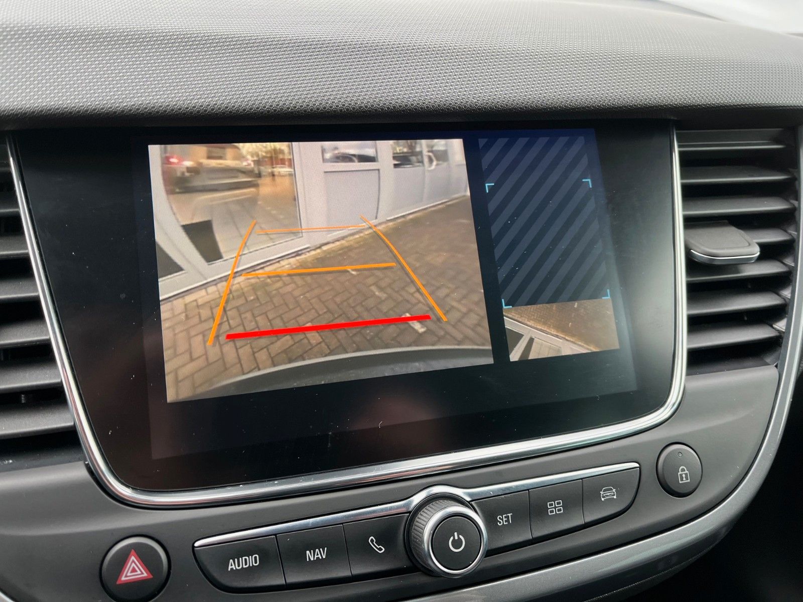 Fahrzeugabbildung Opel Crossland (X) Automatik +LED/NAVI/WINTER+